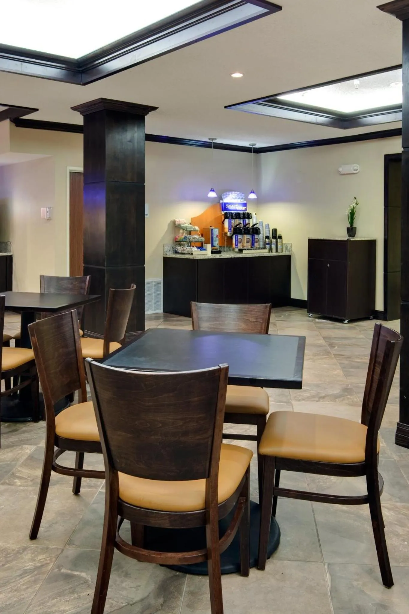 Breakfast in Holiday Inn Express Hotel & Suites Albuquerque Airport by IHG