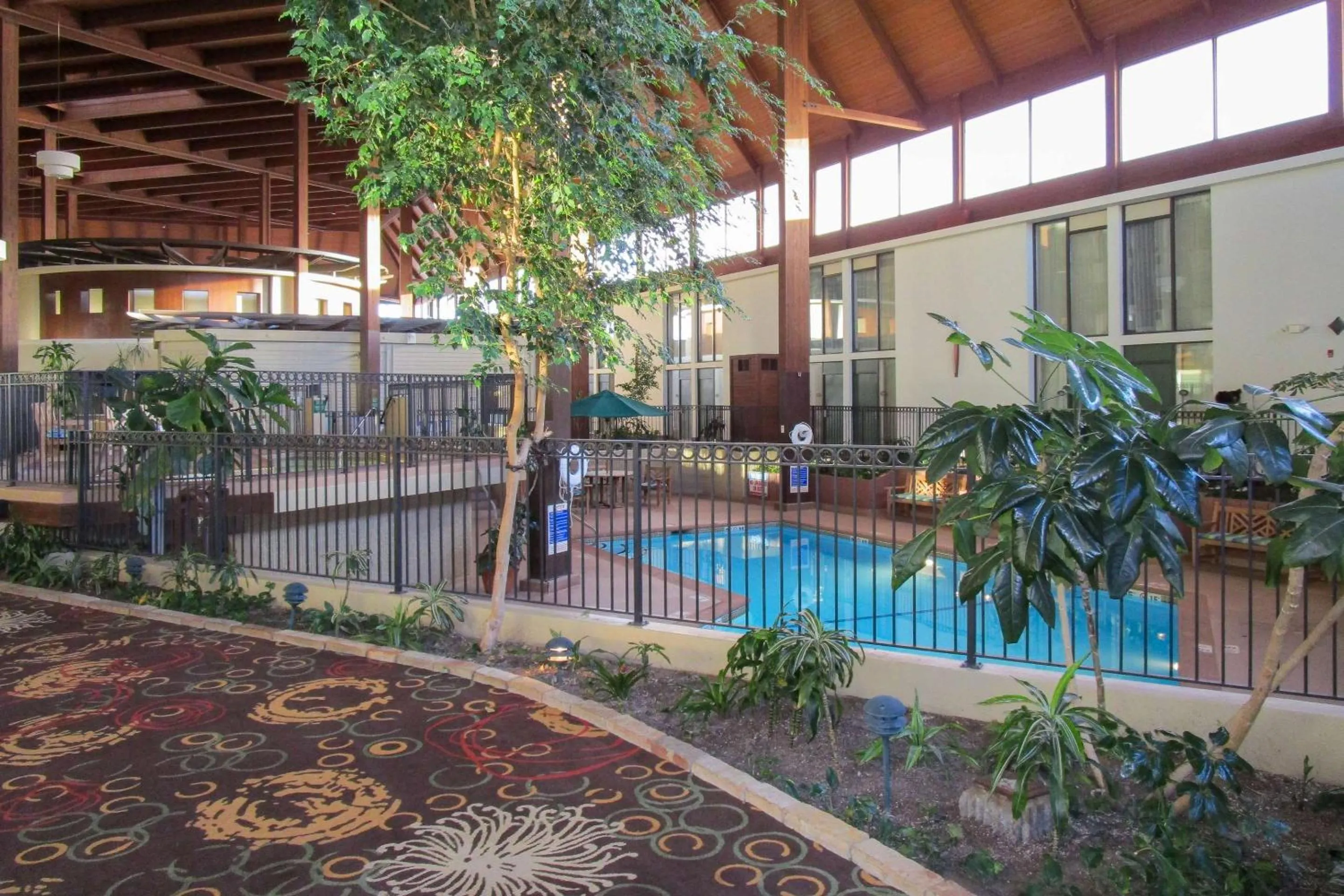 Swimming pool in Radisson Hotel Lenexa Overland Park