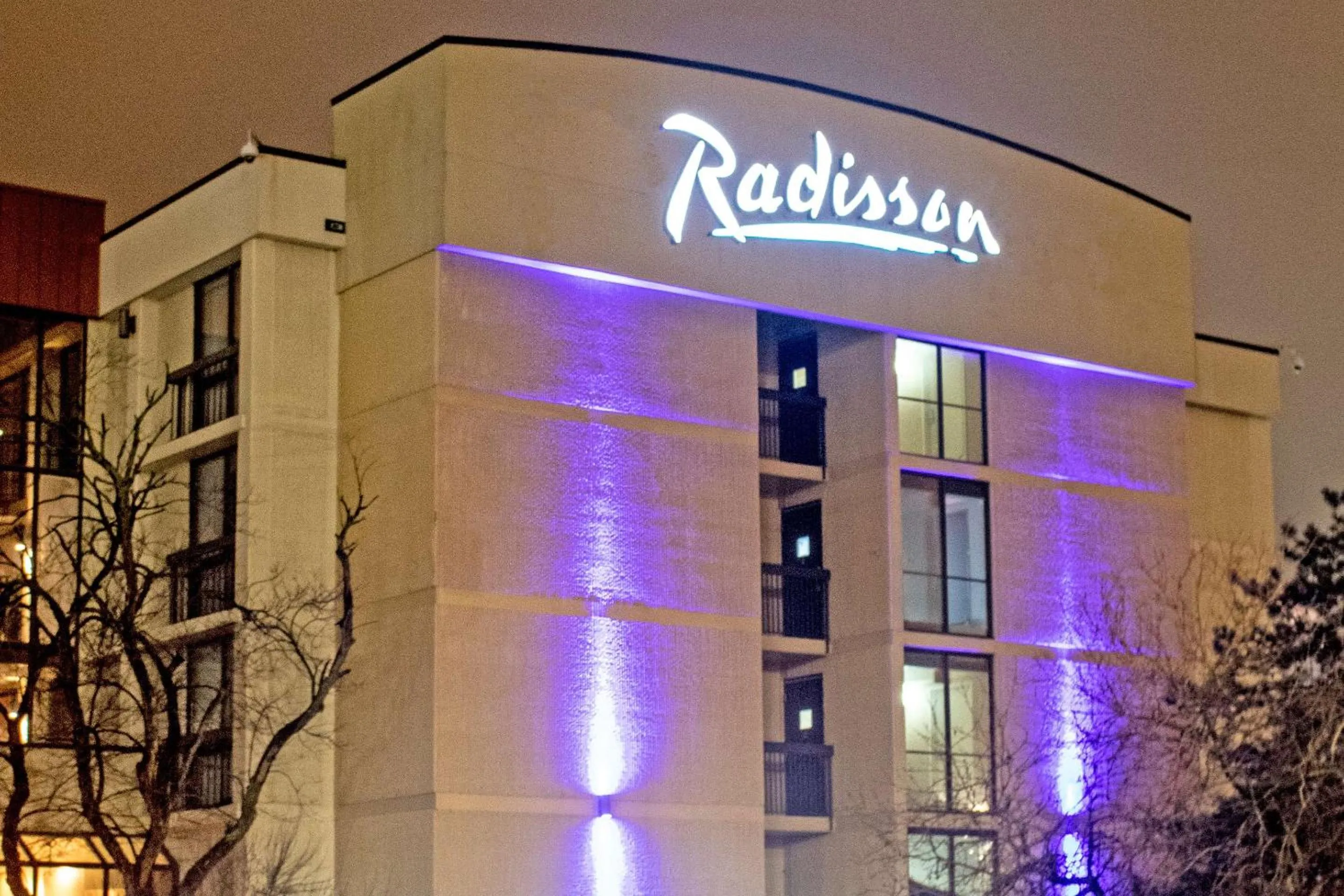 Property building in Radisson Hotel Lenexa Overland Park