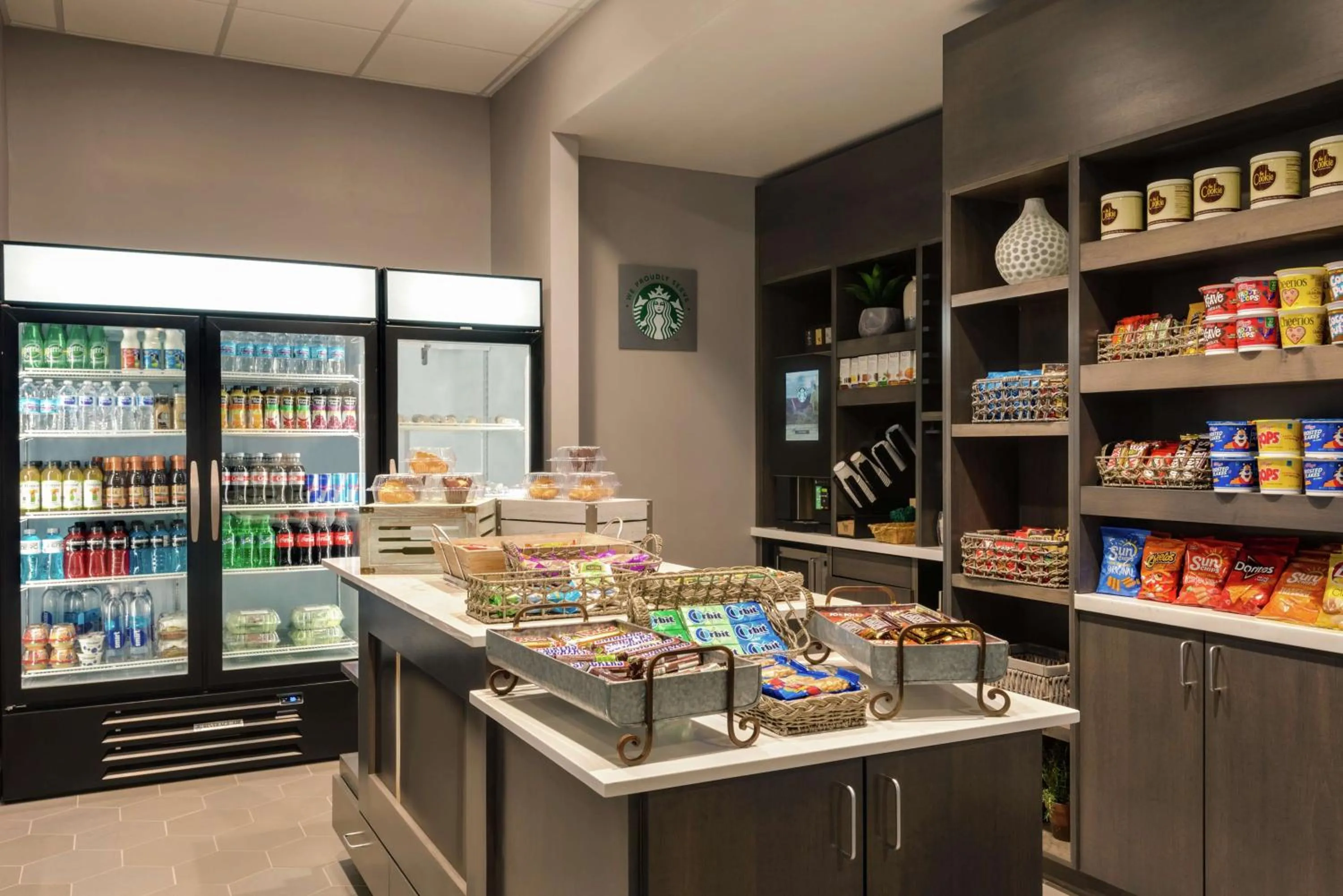 Restaurant/places to eat in DoubleTree by Hilton St. Paul, MN