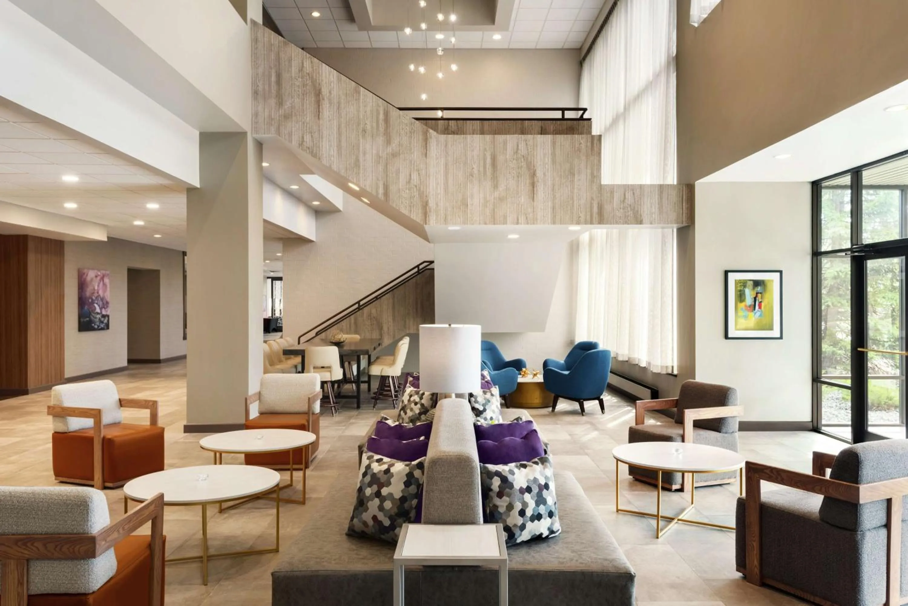 Lobby or reception in DoubleTree by Hilton St. Paul, MN