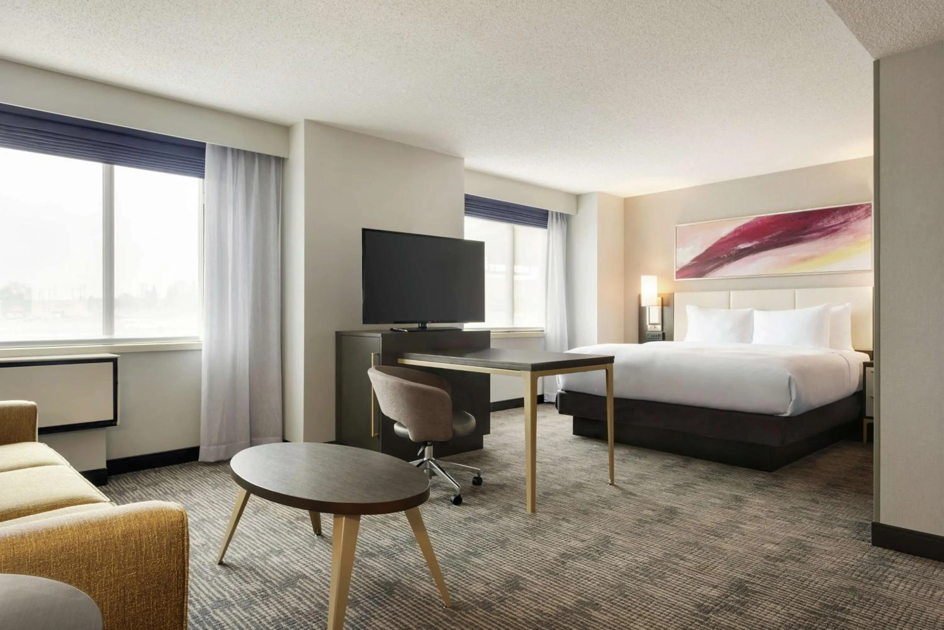 Bedroom, Bed in DoubleTree by Hilton St. Paul, MN