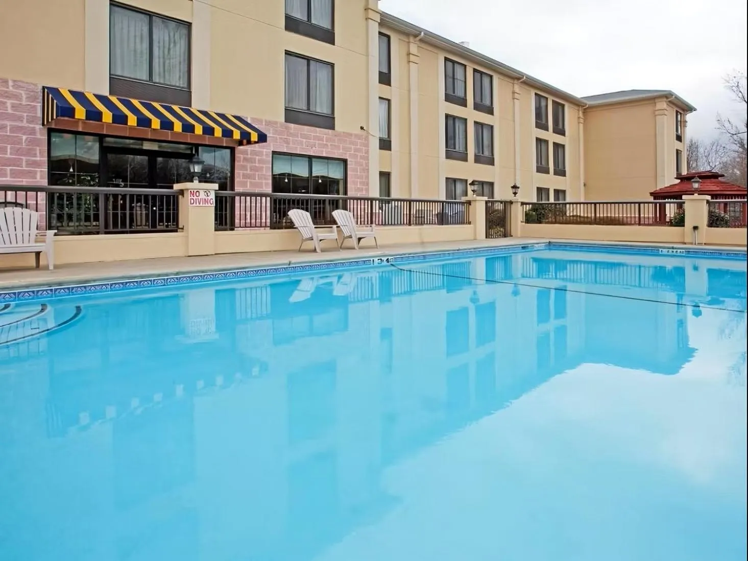 Swimming pool in Holiday Inn Express & Suites Charlotte Arpt-Belmont by IHG