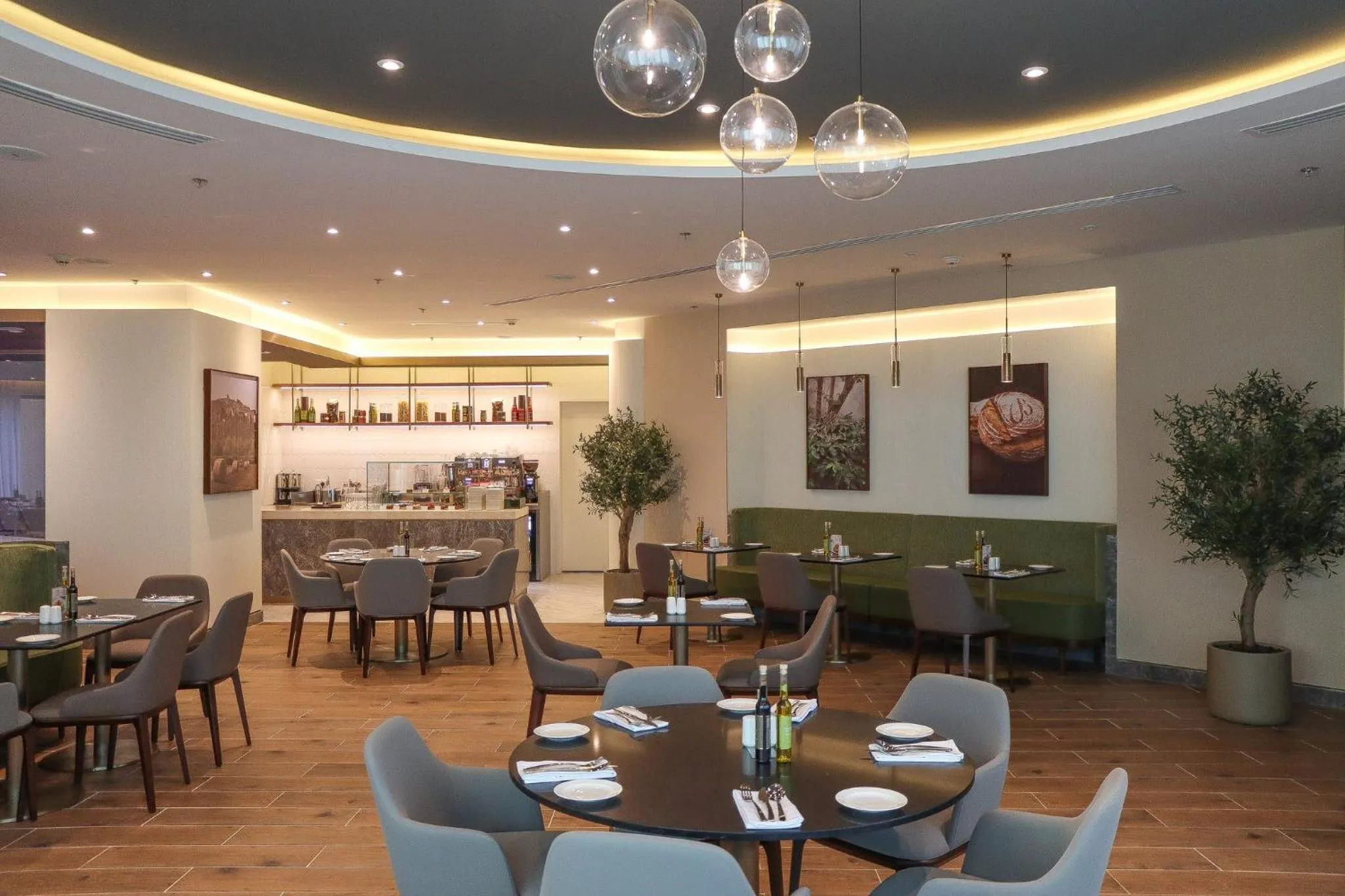 Restaurant/places to eat in Al Ahsa InterContinental by IHG