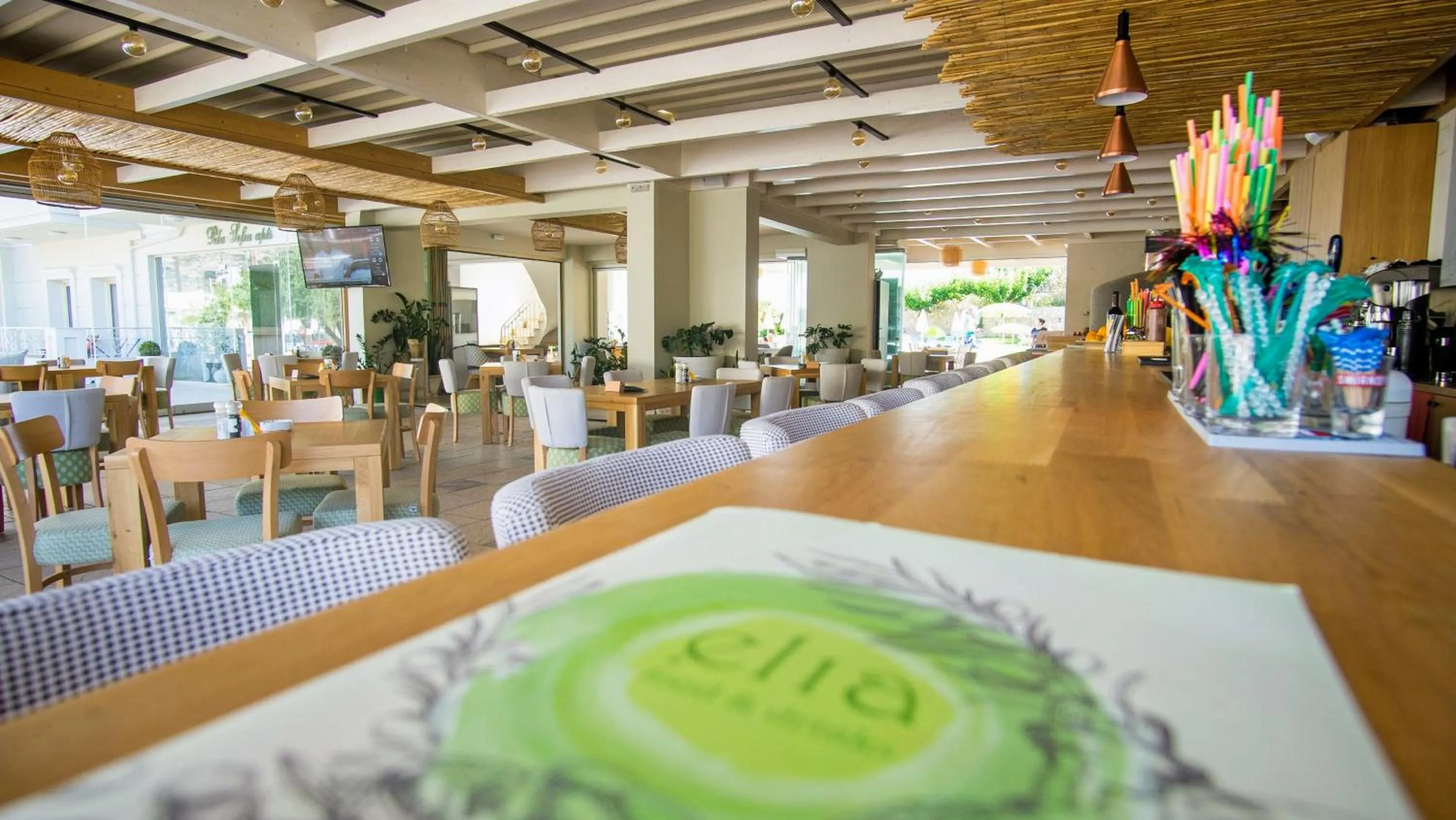 Restaurant/places to eat in Pela Sofia