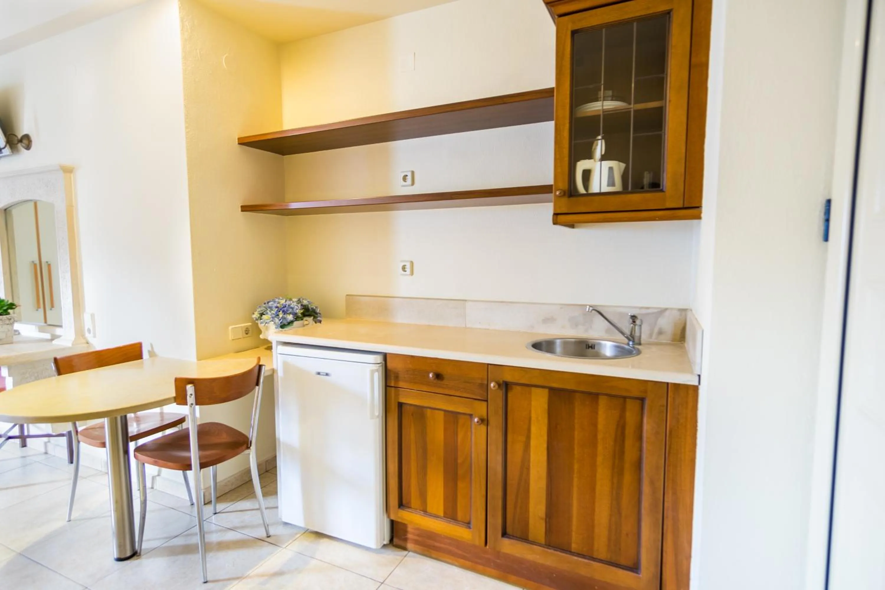 Kitchen or kitchenette in Pela Sofia