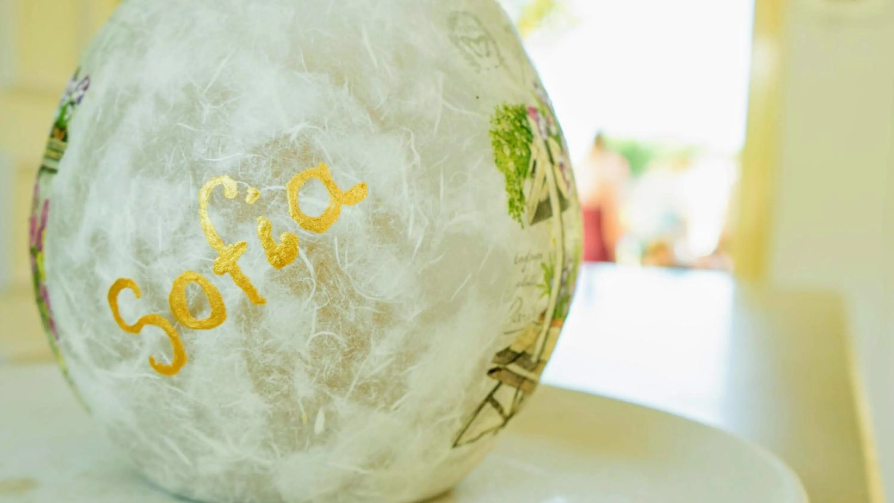 Decorative detail in Pela Sofia