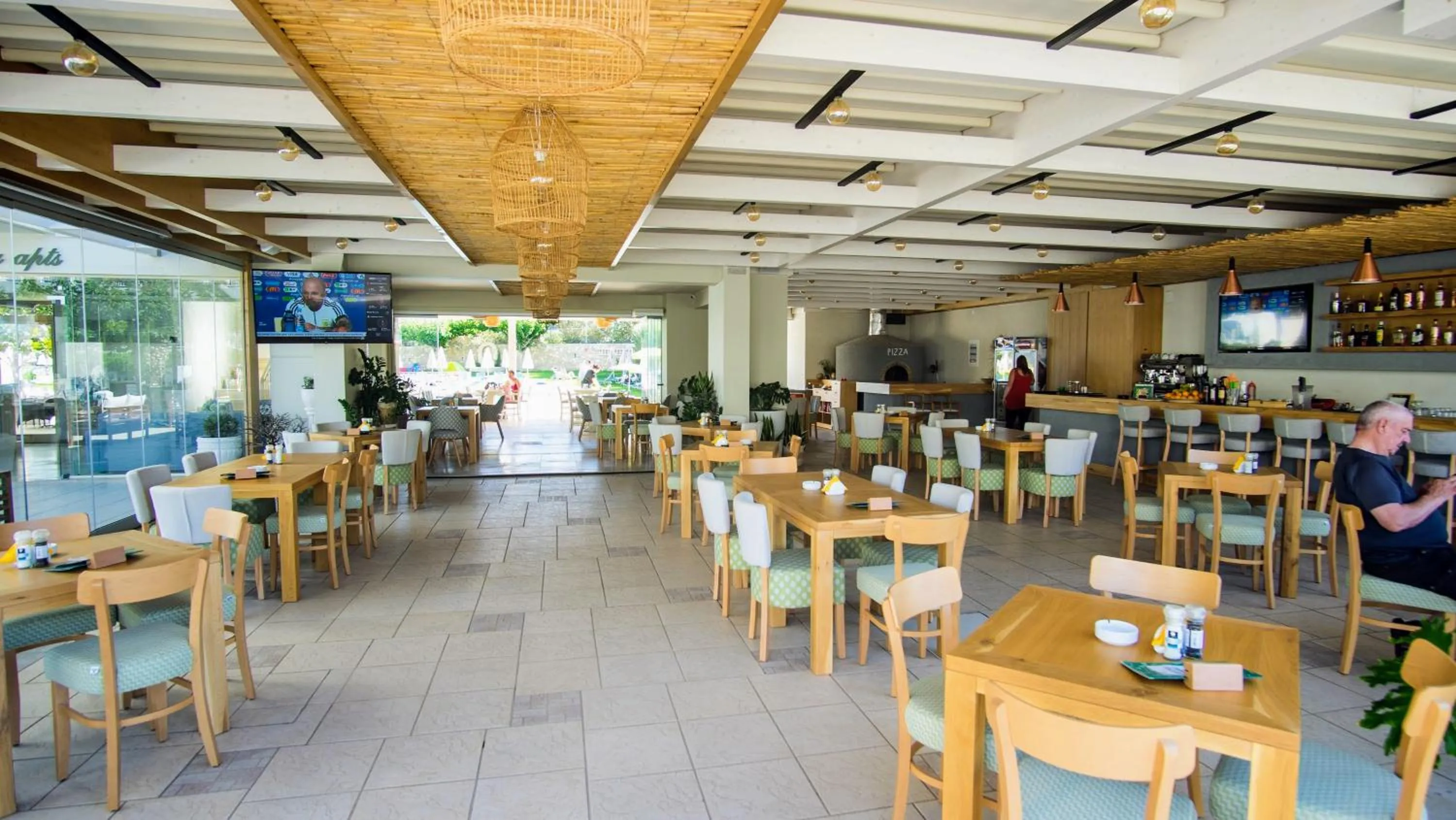 Restaurant/places to eat in Pela Sofia