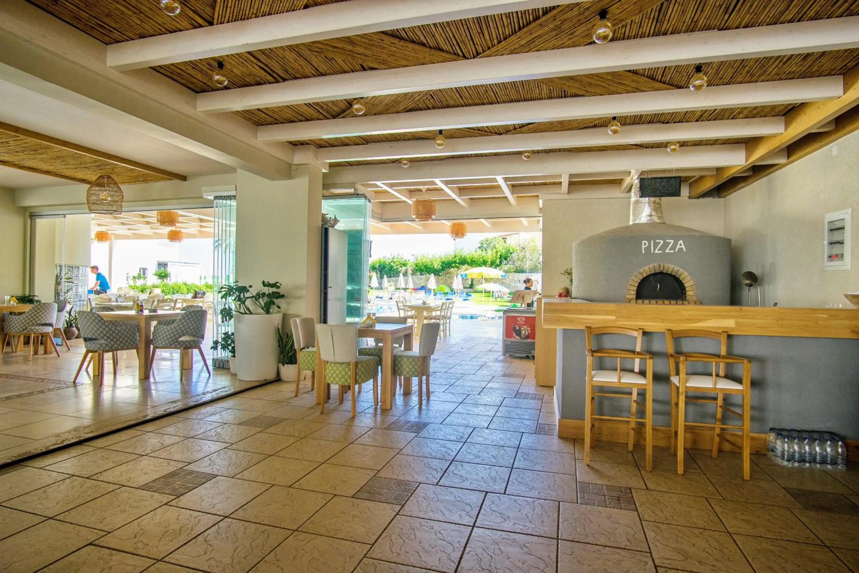 Restaurant/places to eat in Pela Sofia