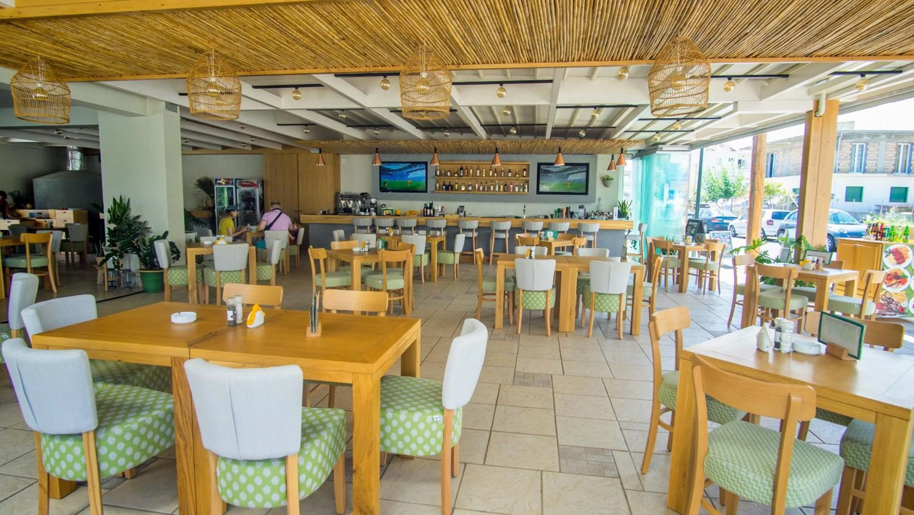 Restaurant/places to eat in Pela Sofia