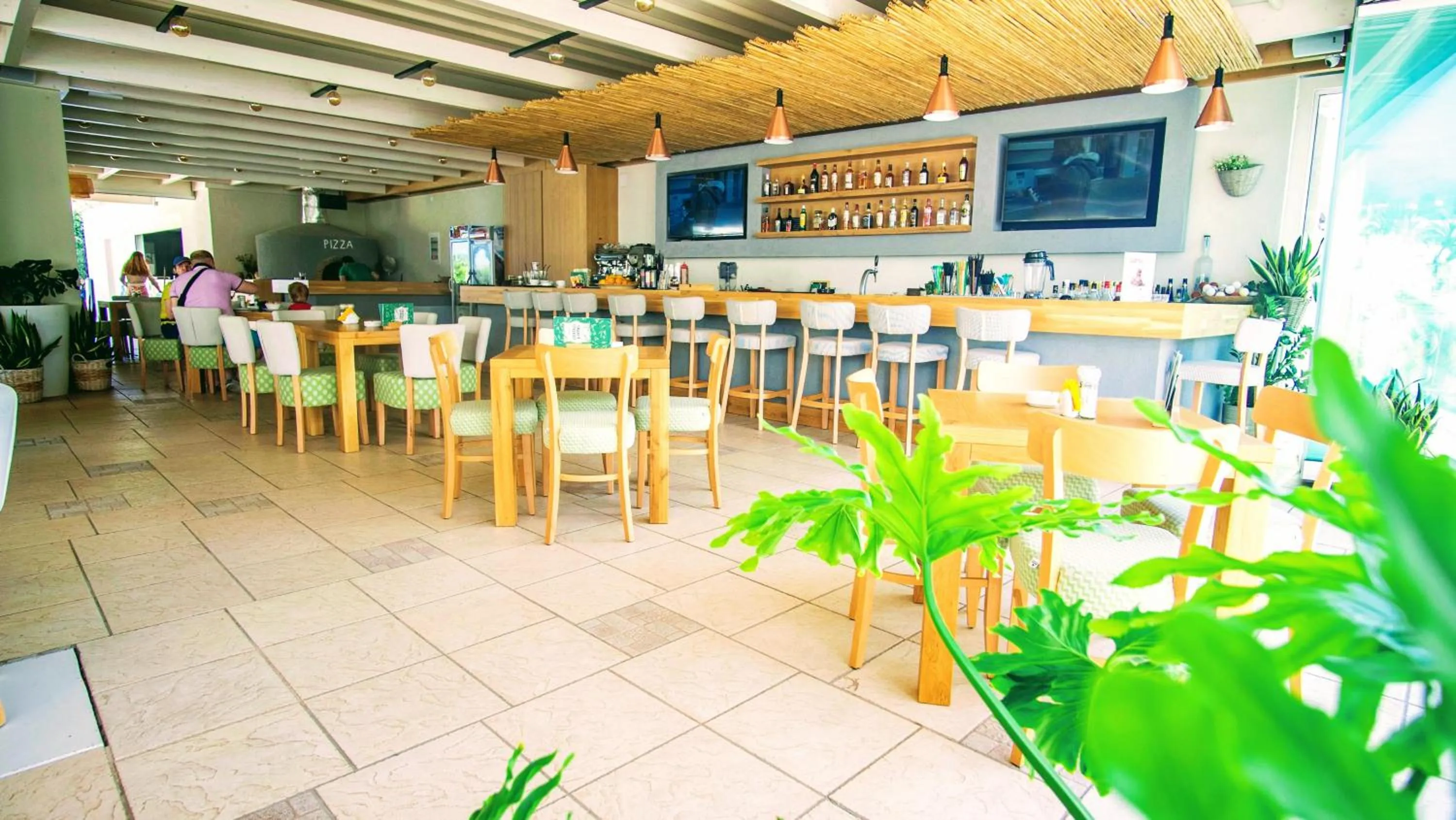 Restaurant/places to eat in Pela Sofia