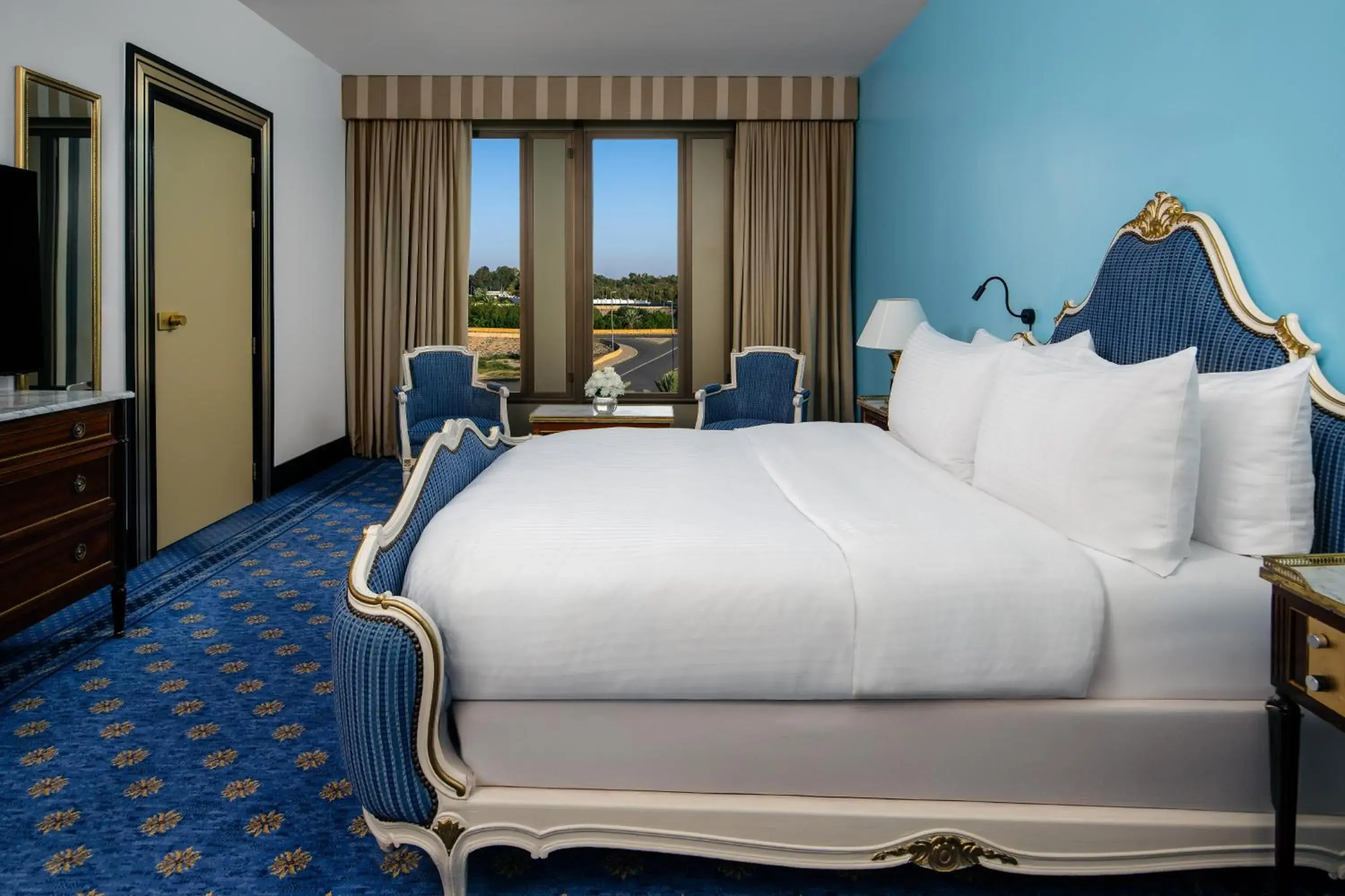 Classic Queen Room - Smoking in InterContinental Taif by IHG Classic Queen Room - Smoking in InterContinental Taif by IHG