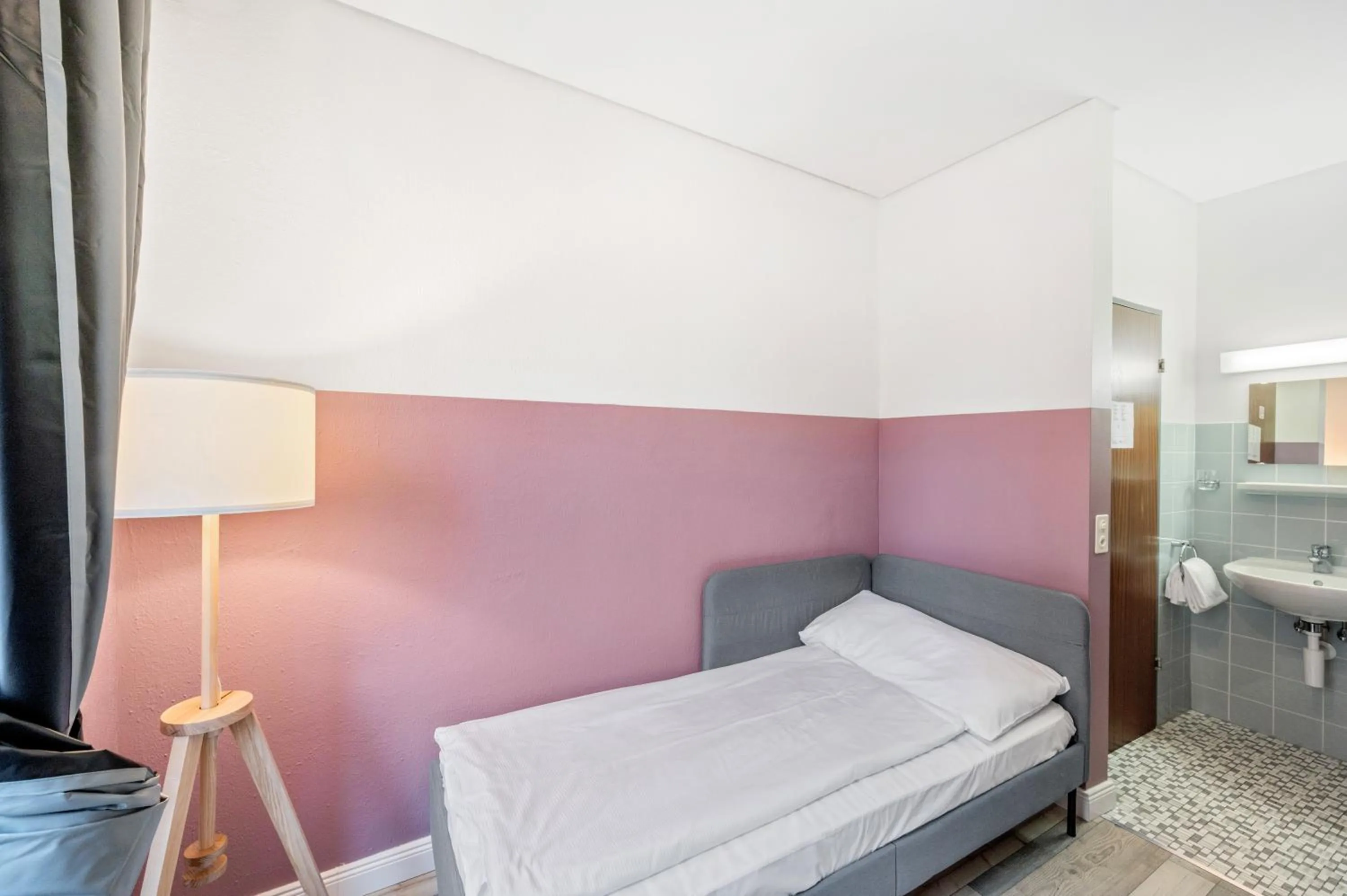 Bed in Becozy Self Check-in Pop-Up Hotel Basel