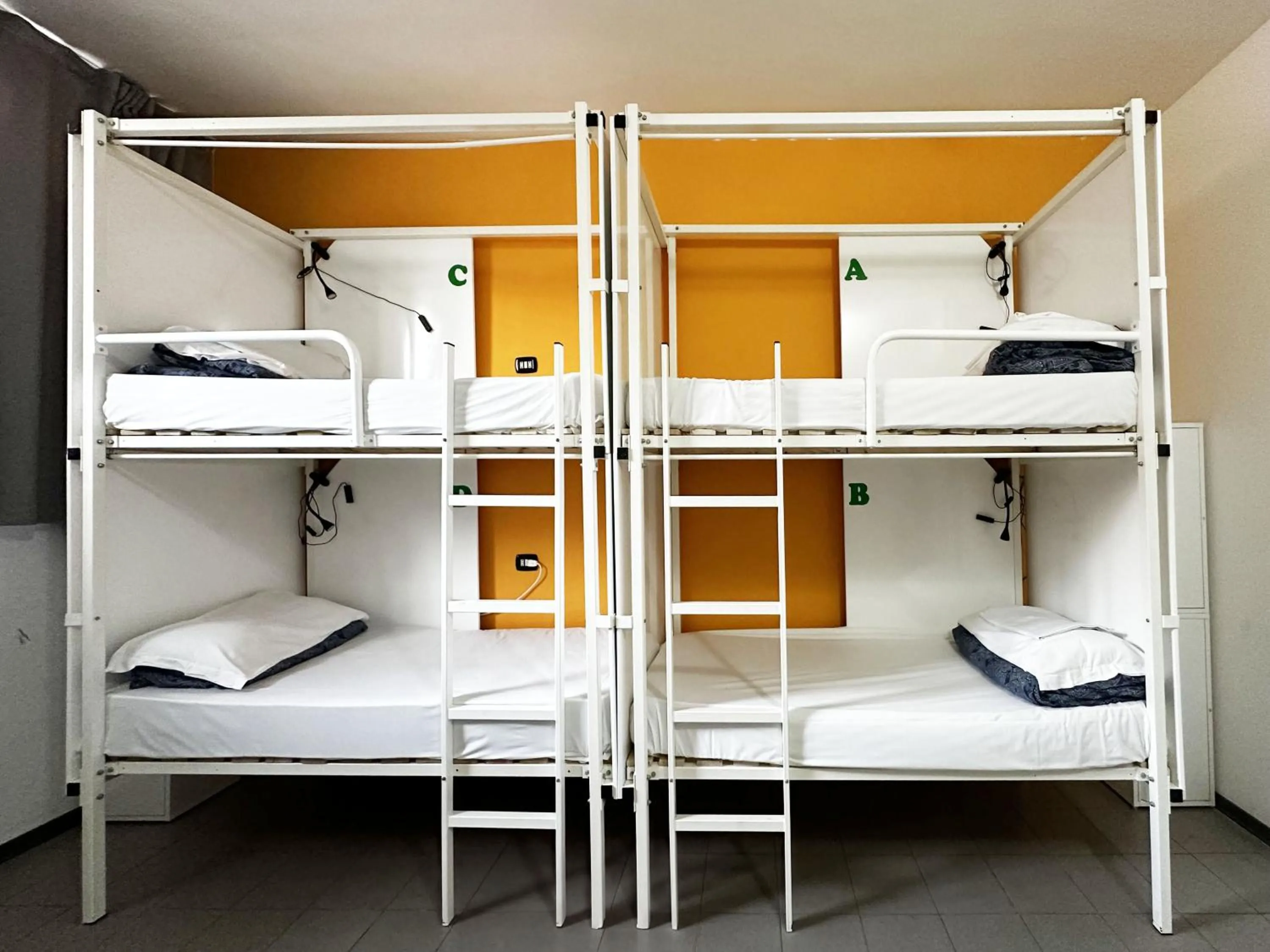 bunk bed, Bed in Mio Hostel