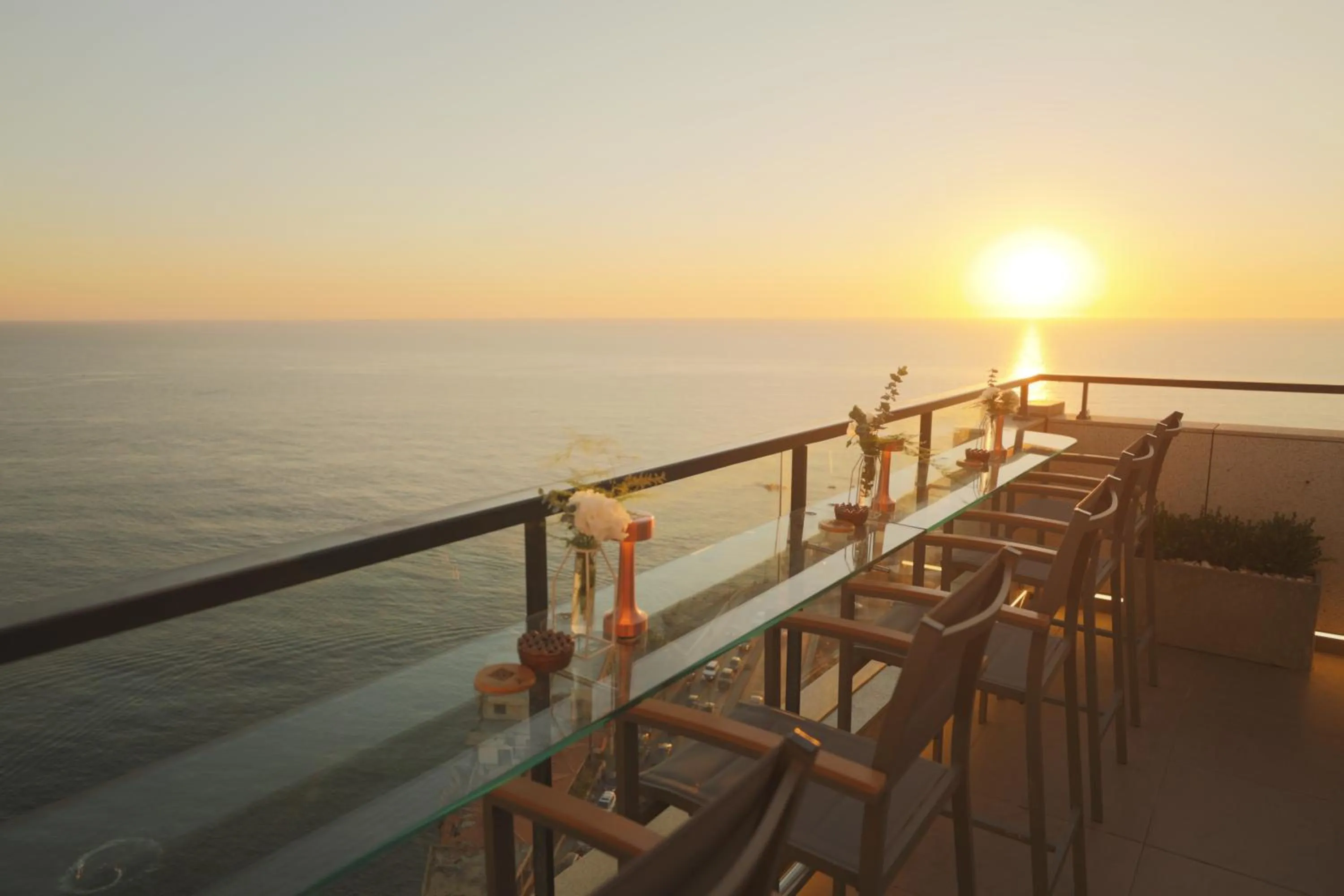 Restaurant/places to eat in Raouche Arjaan by Rotana