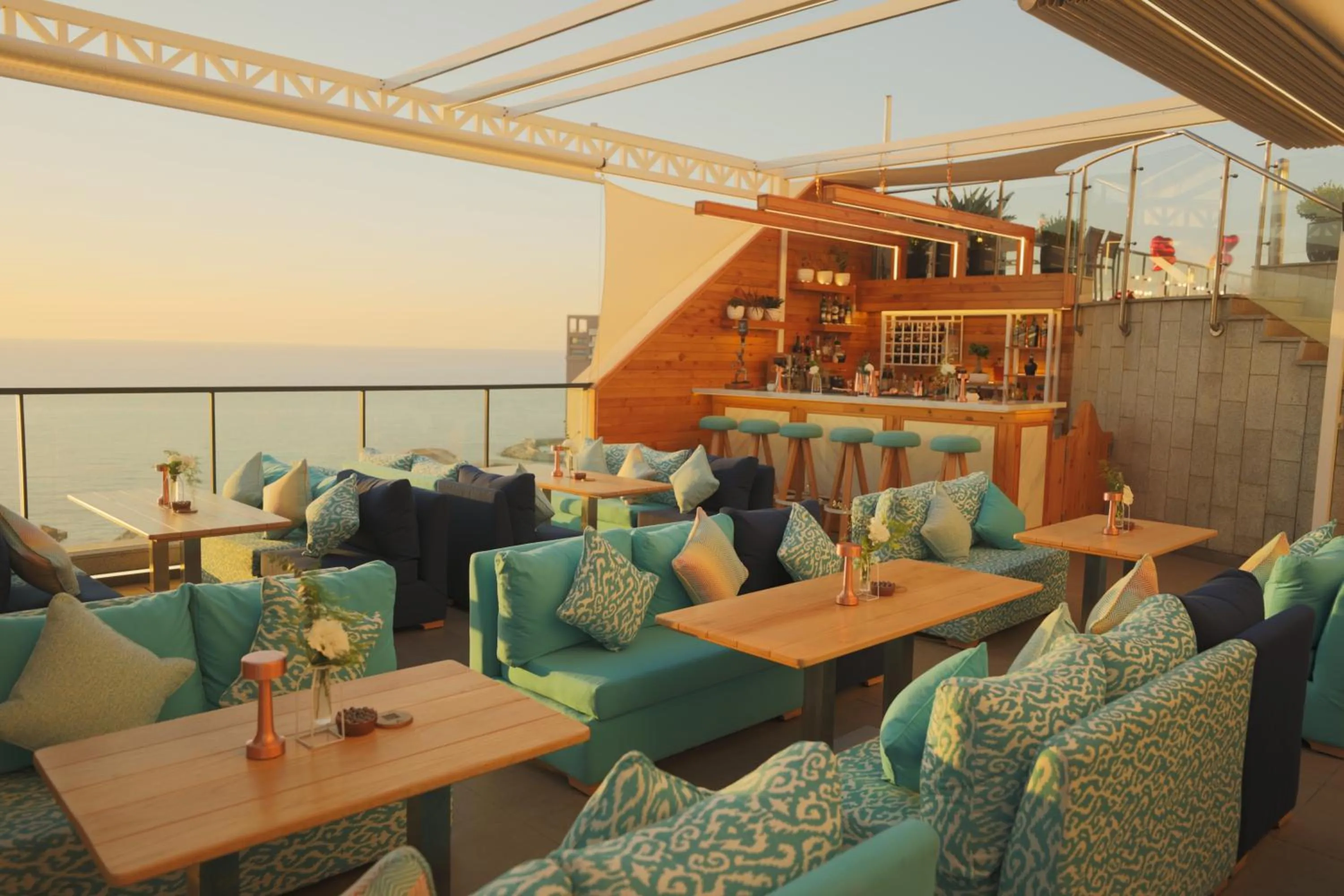 Restaurant/places to eat in Raouche Arjaan by Rotana