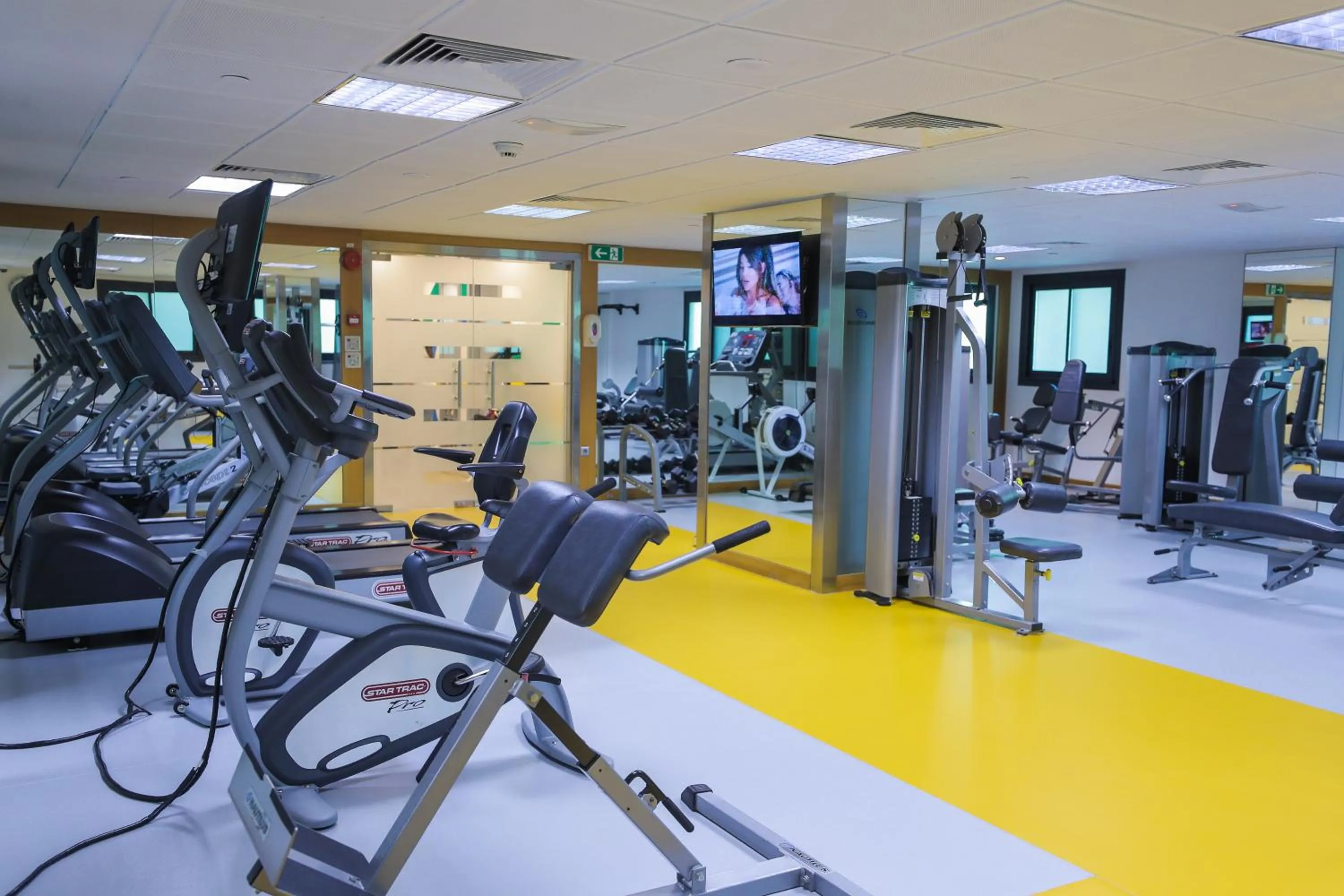 Fitness centre/facilities in Raouche Arjaan by Rotana