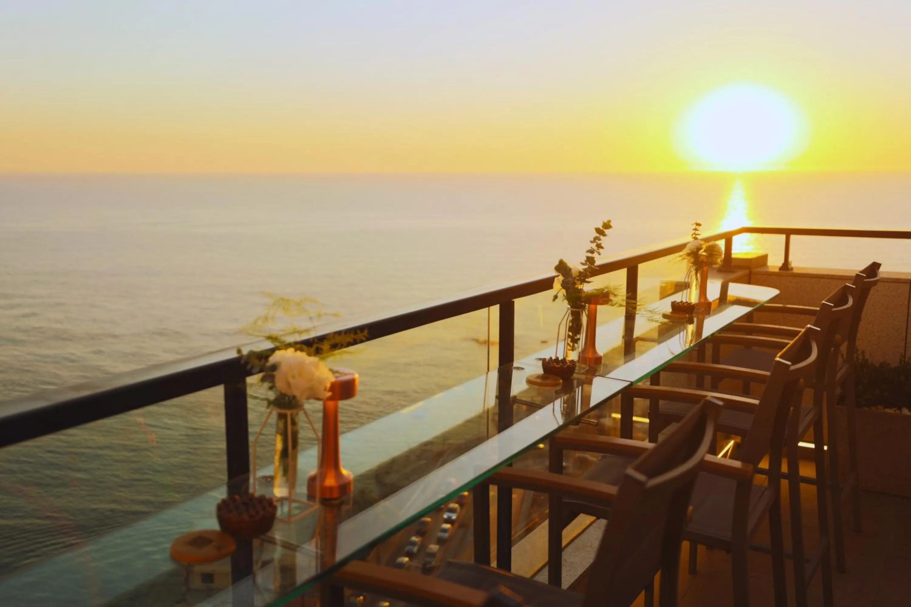 Restaurant/places to eat in Raouche Arjaan by Rotana