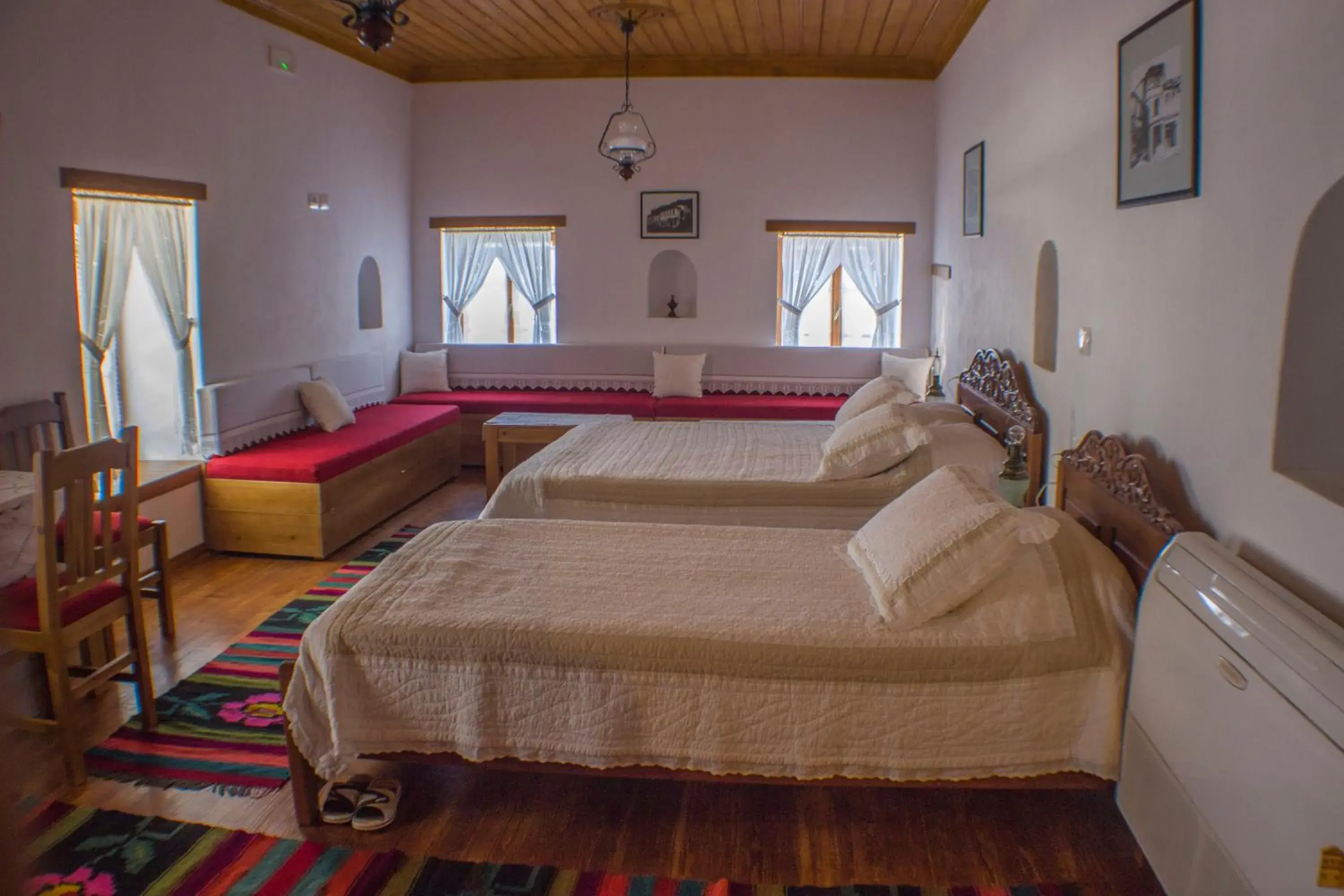 Deluxe Queen Suite in Old Bazaar 1790 Deluxe Queen Suite in Old Bazaar 1790