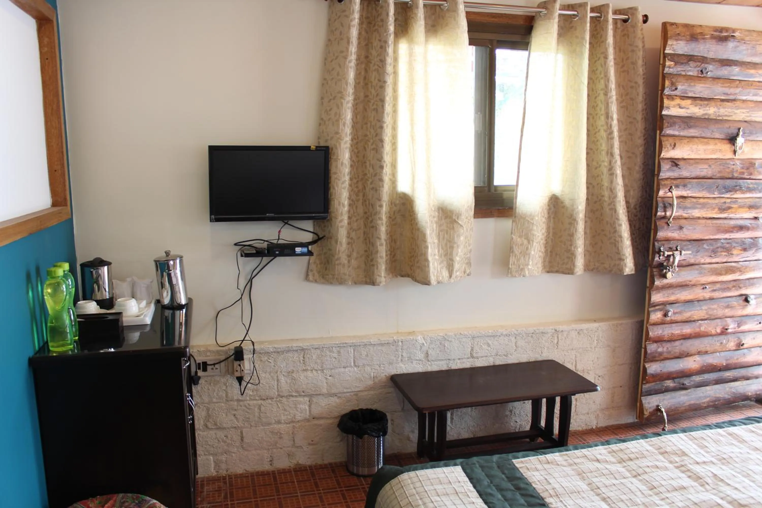 Decorative detail, Bed in Jharipani Castle