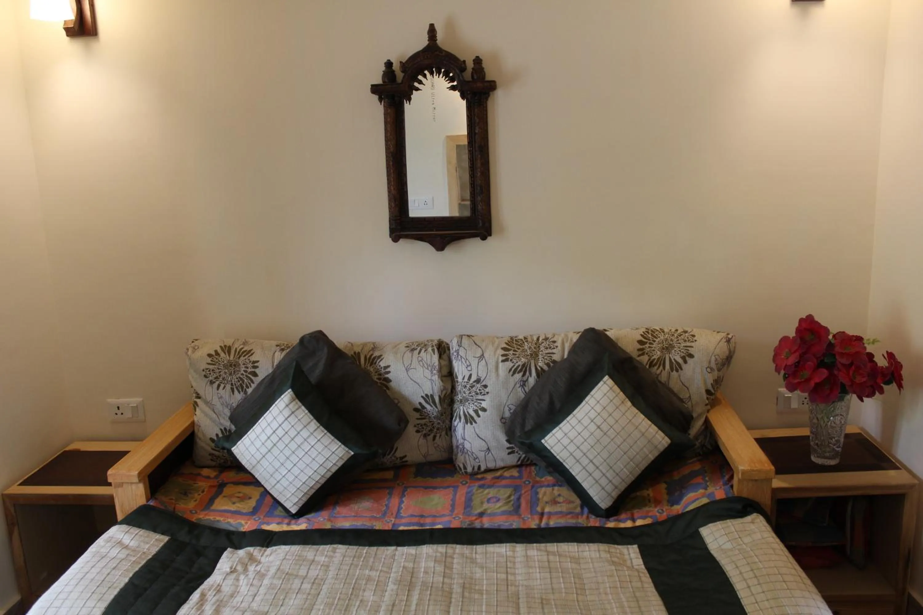 Property building, Bed in Jharipani Castle