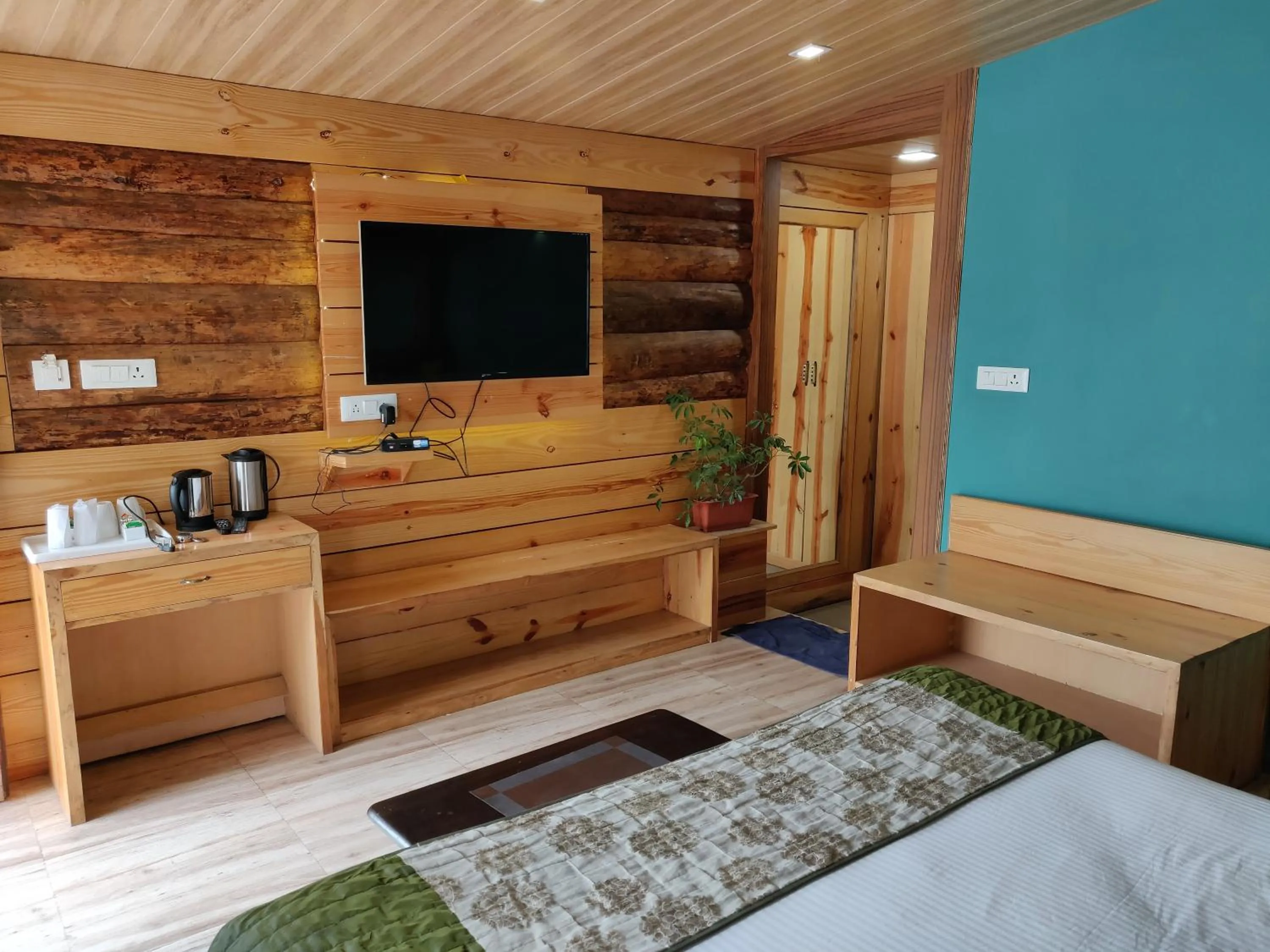 Decorative detail, Bed in Jharipani Castle