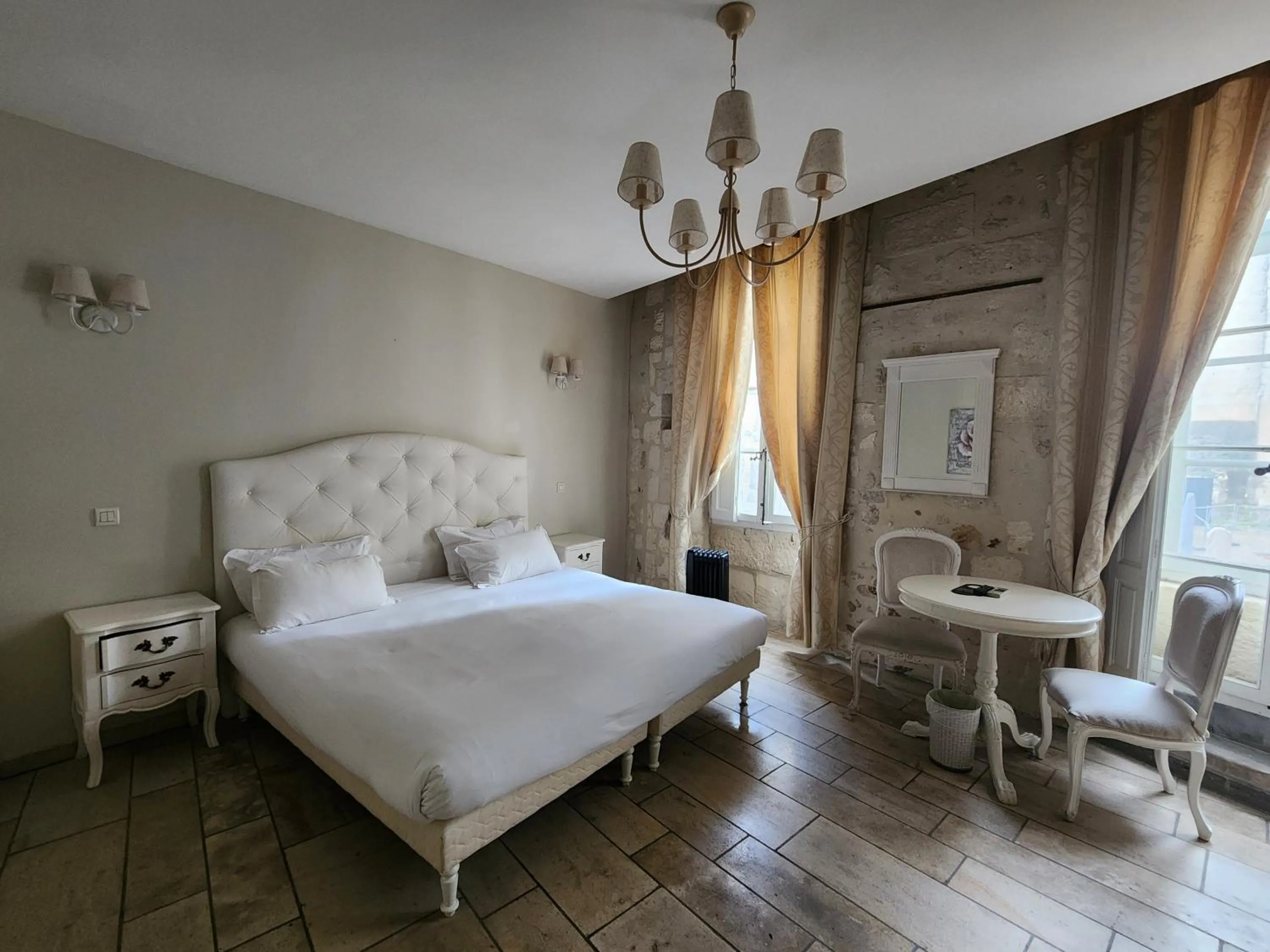 Bed in Hôtel du Palais des Papes