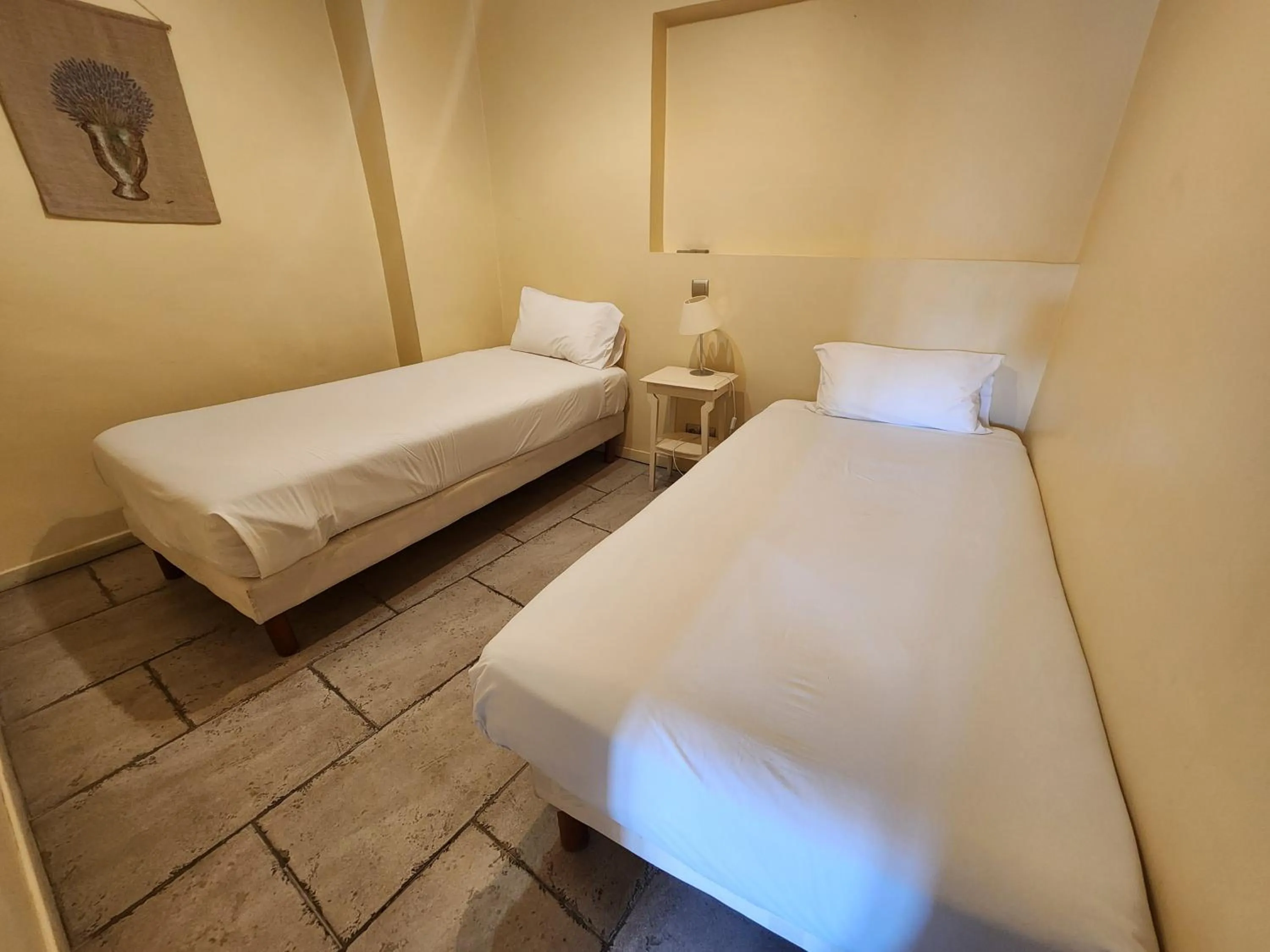 Bed in Hôtel du Palais des Papes