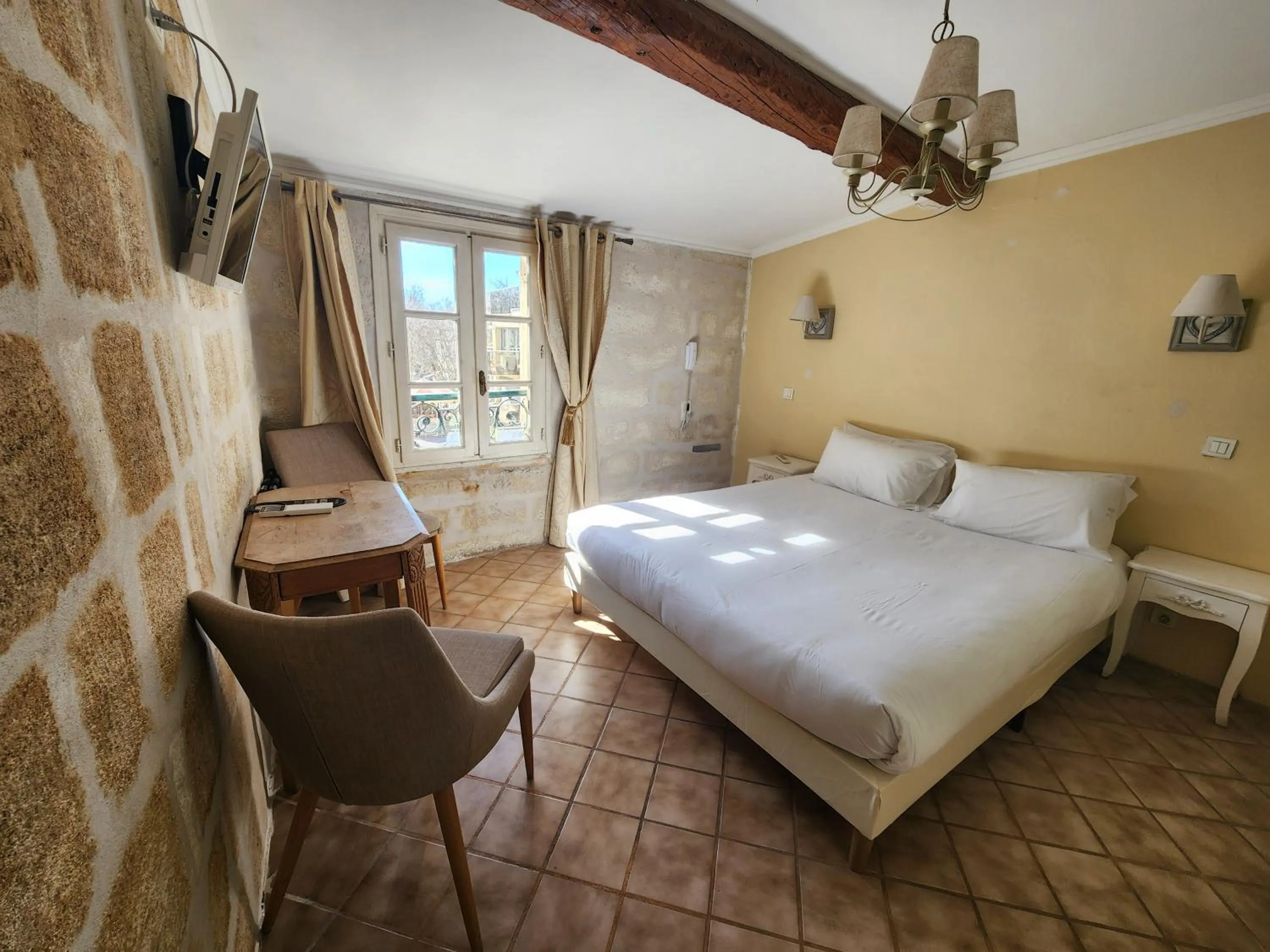 Bed in Hôtel du Palais des Papes
