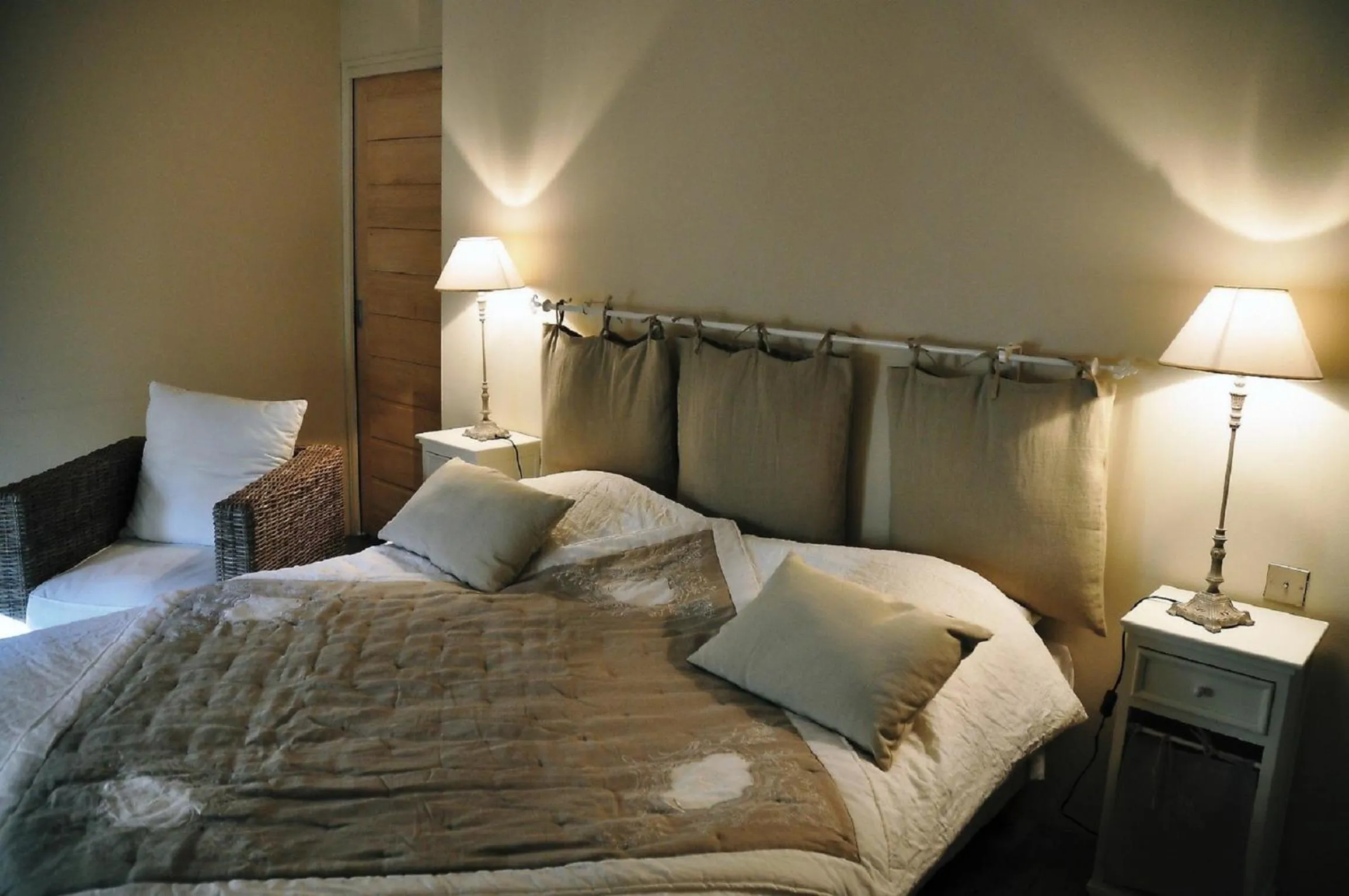 Bedroom, Bed in Hôtel du Palais des Papes