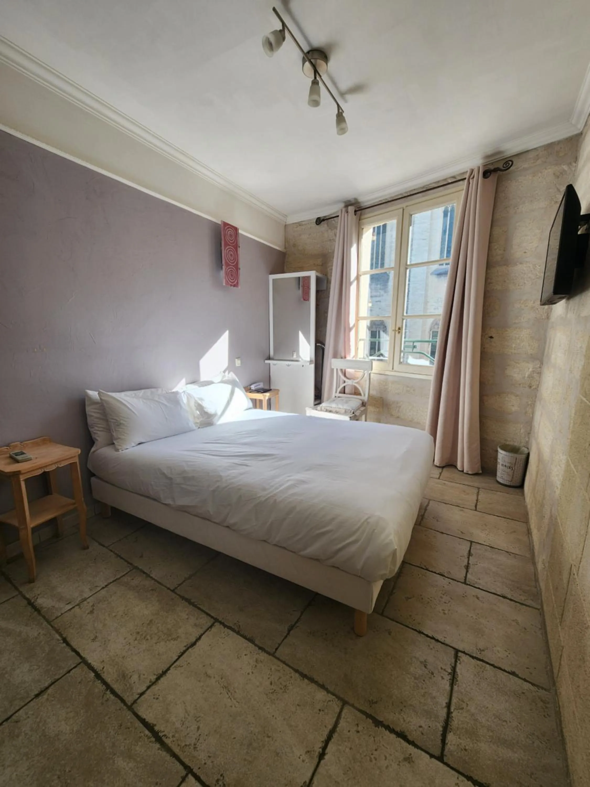Bed in Hôtel du Palais des Papes