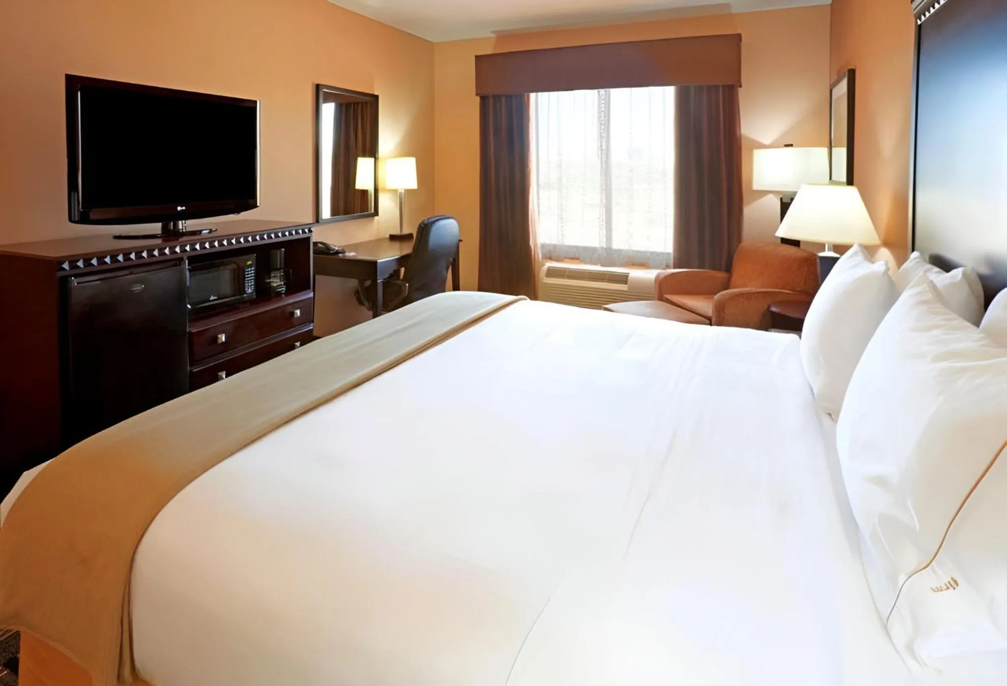 Bed in Comfort Inn & Suites Dallas Medical-Market Center