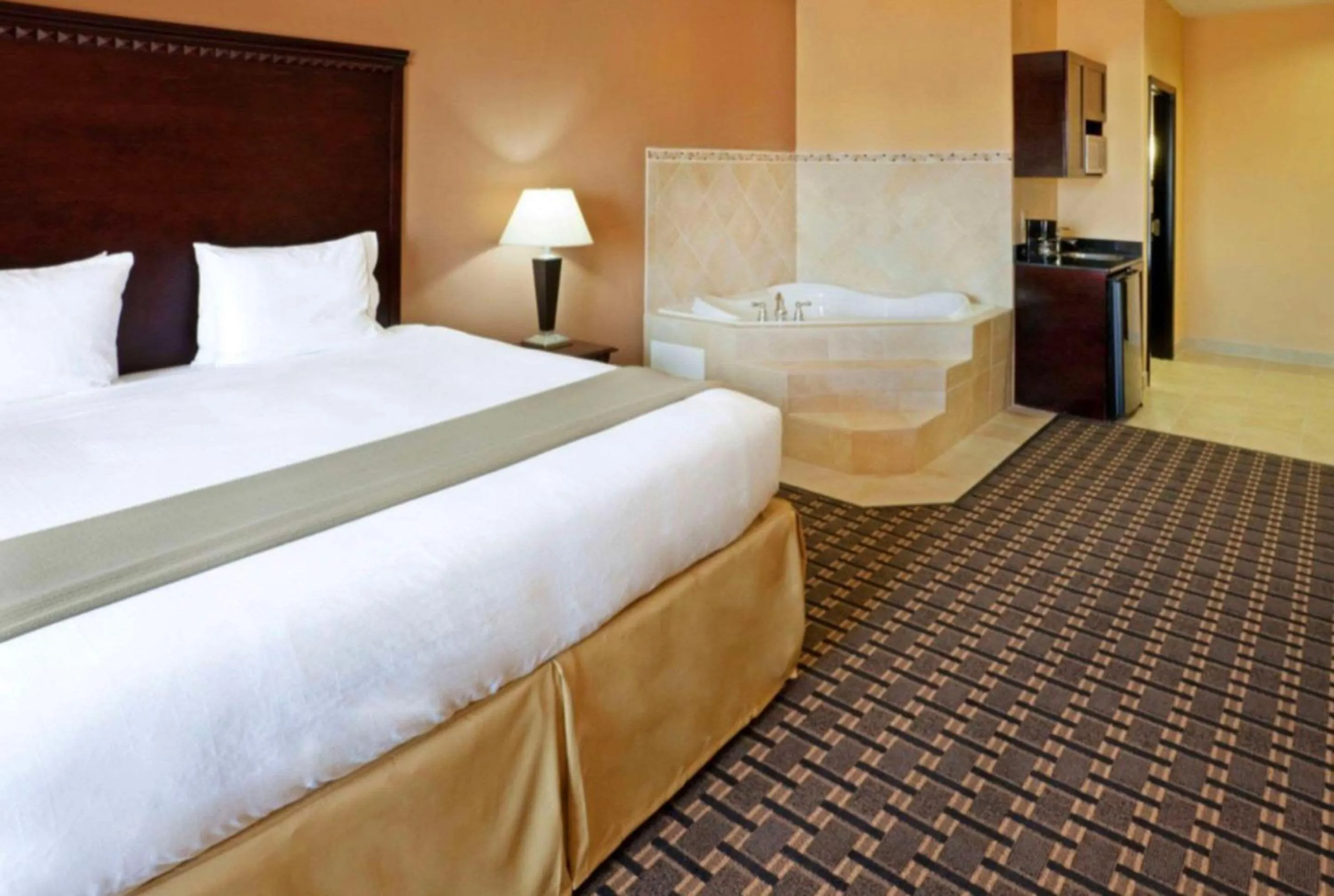 Bedroom, Bed in Comfort Inn & Suites Dallas Medical-Market Center