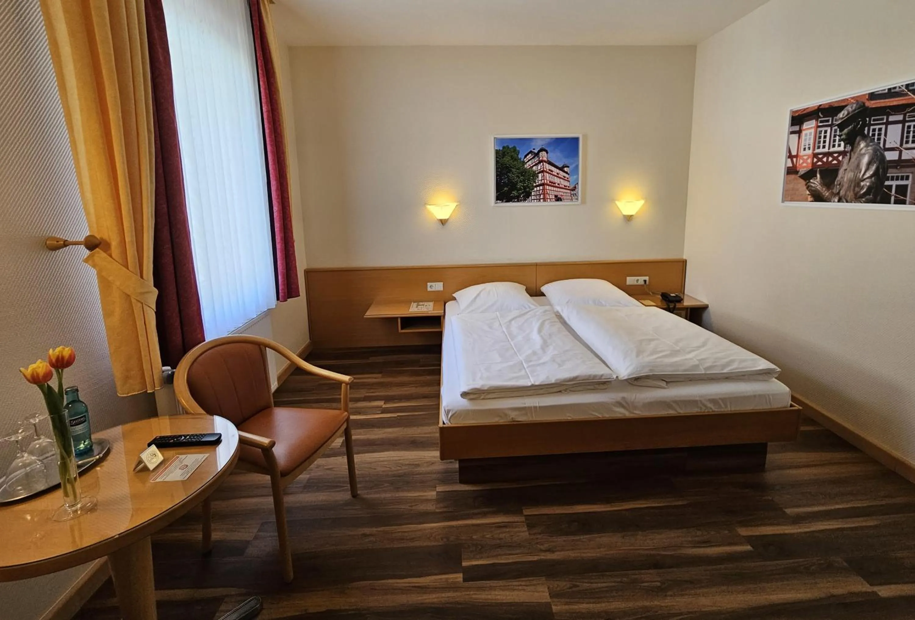 Photo of the whole room, Bed in Hotel Hessischer Hof
