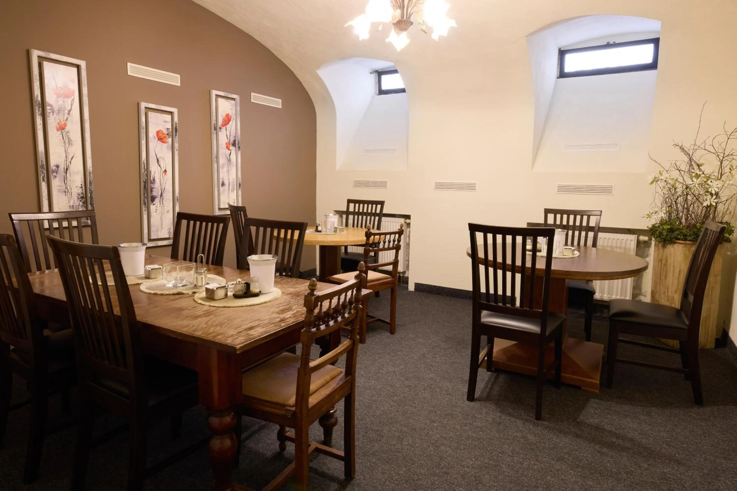 Breakfast in Hotel Villa-Bassermann, stilvoll, 2 Min zum Schloss, schnelles WLAN & Parkplatz