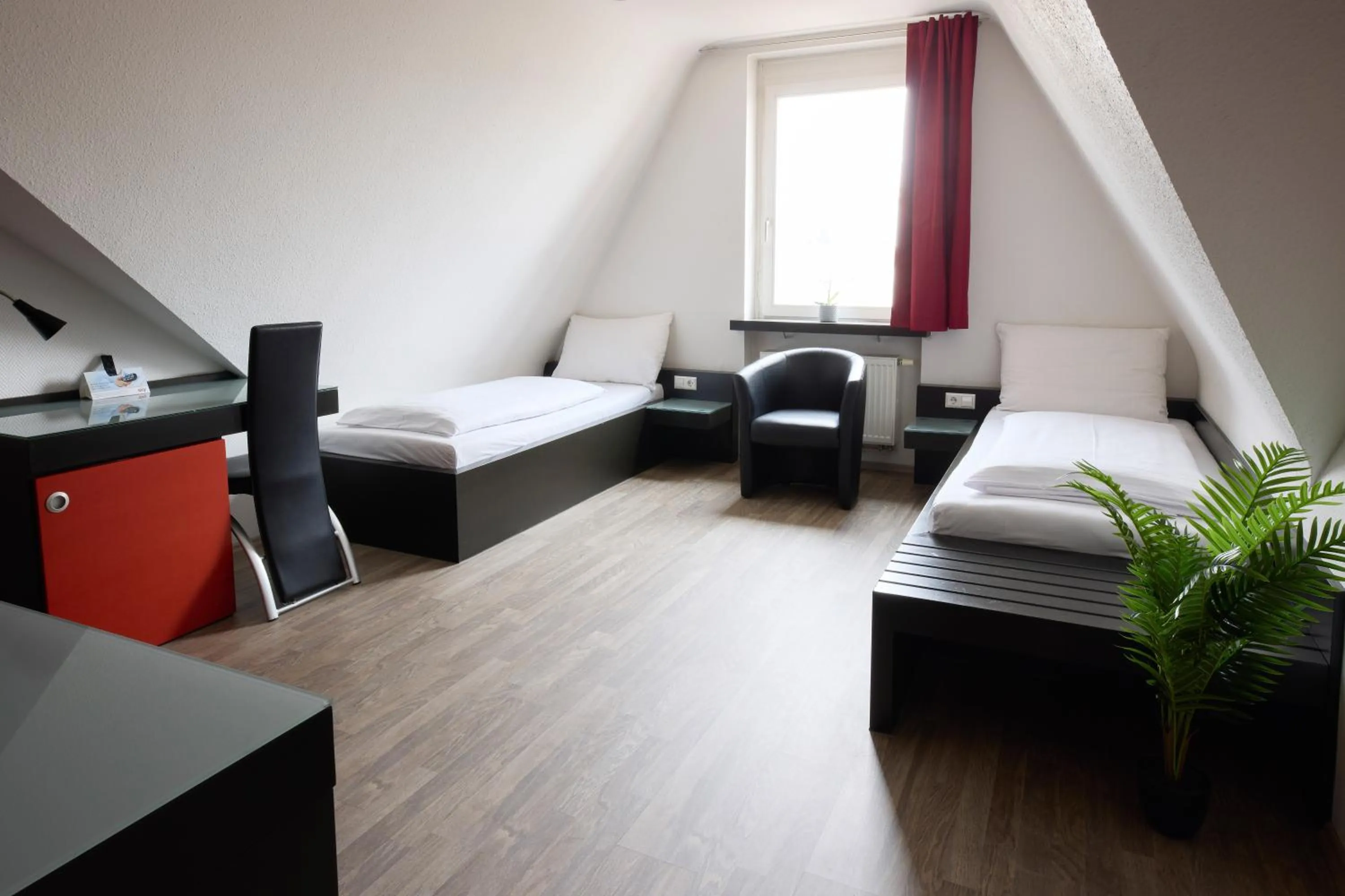 Photo of the whole room, Bed in Hotel Villa-Bassermann, stilvoll, 2 Min zum Schloss, schnelles WLAN & Parkplatz