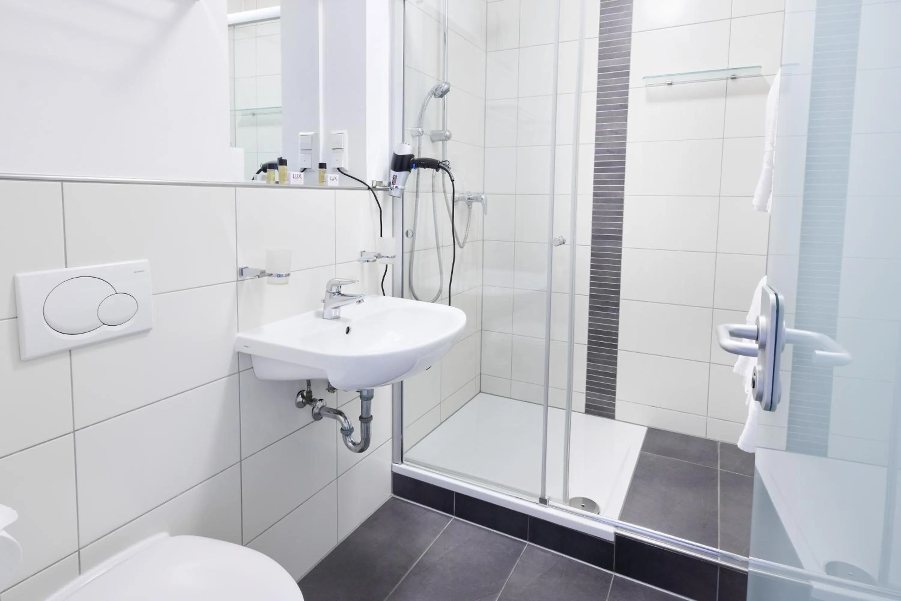 Bathroom in Hotel Villa-Bassermann, stilvoll, 2 Min zum Schloss, schnelles WLAN & Parkplatz