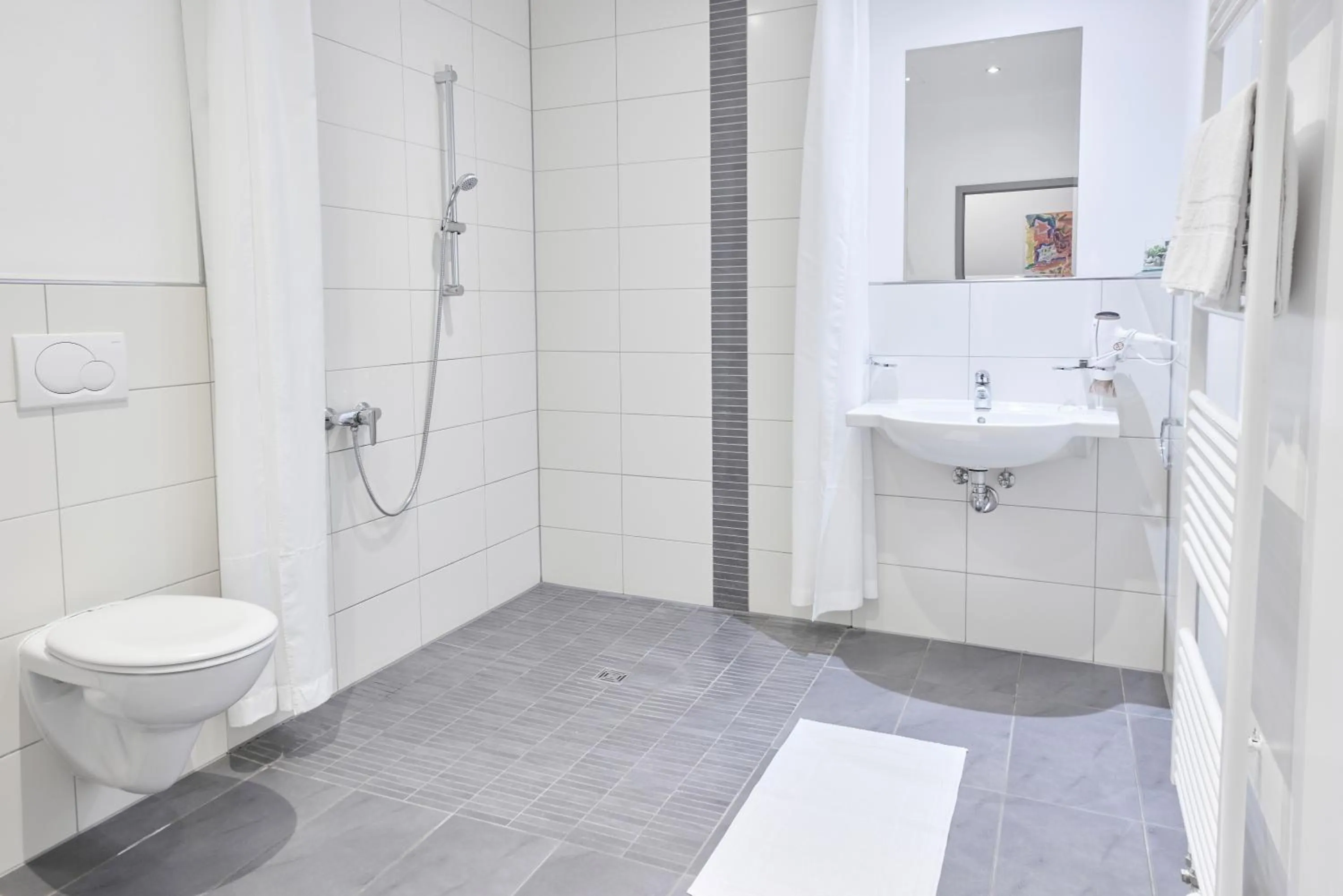 Bathroom in Hotel Villa-Bassermann, stilvoll, 2 Min zum Schloss, schnelles WLAN & Parkplatz