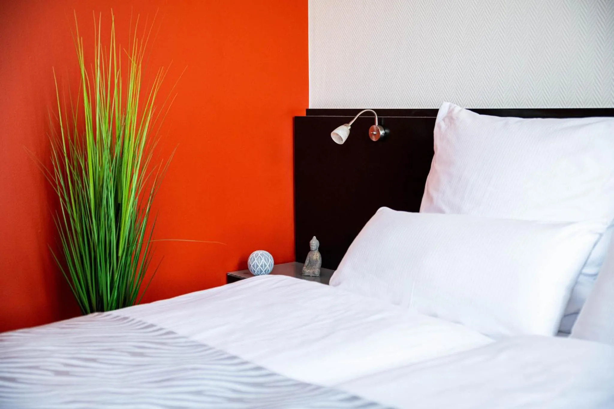 Bed in Hotel Villa-Bassermann, stilvoll, 2 Min zum Schloss, schnelles WLAN & Parkplatz