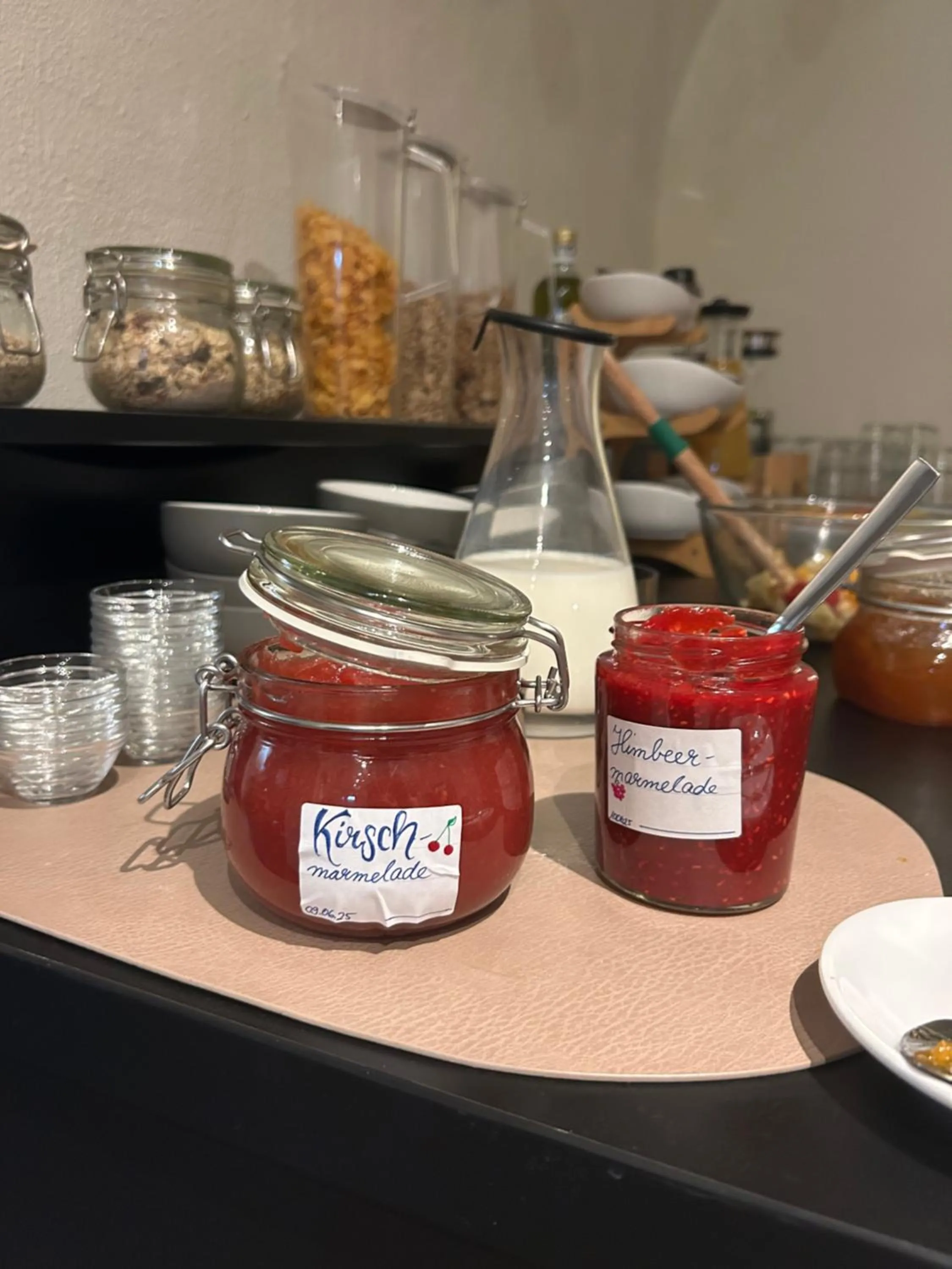 Breakfast in Hotel Villa-Bassermann, stilvoll, 2 Min zum Schloss, schnelles WLAN & Parkplatz