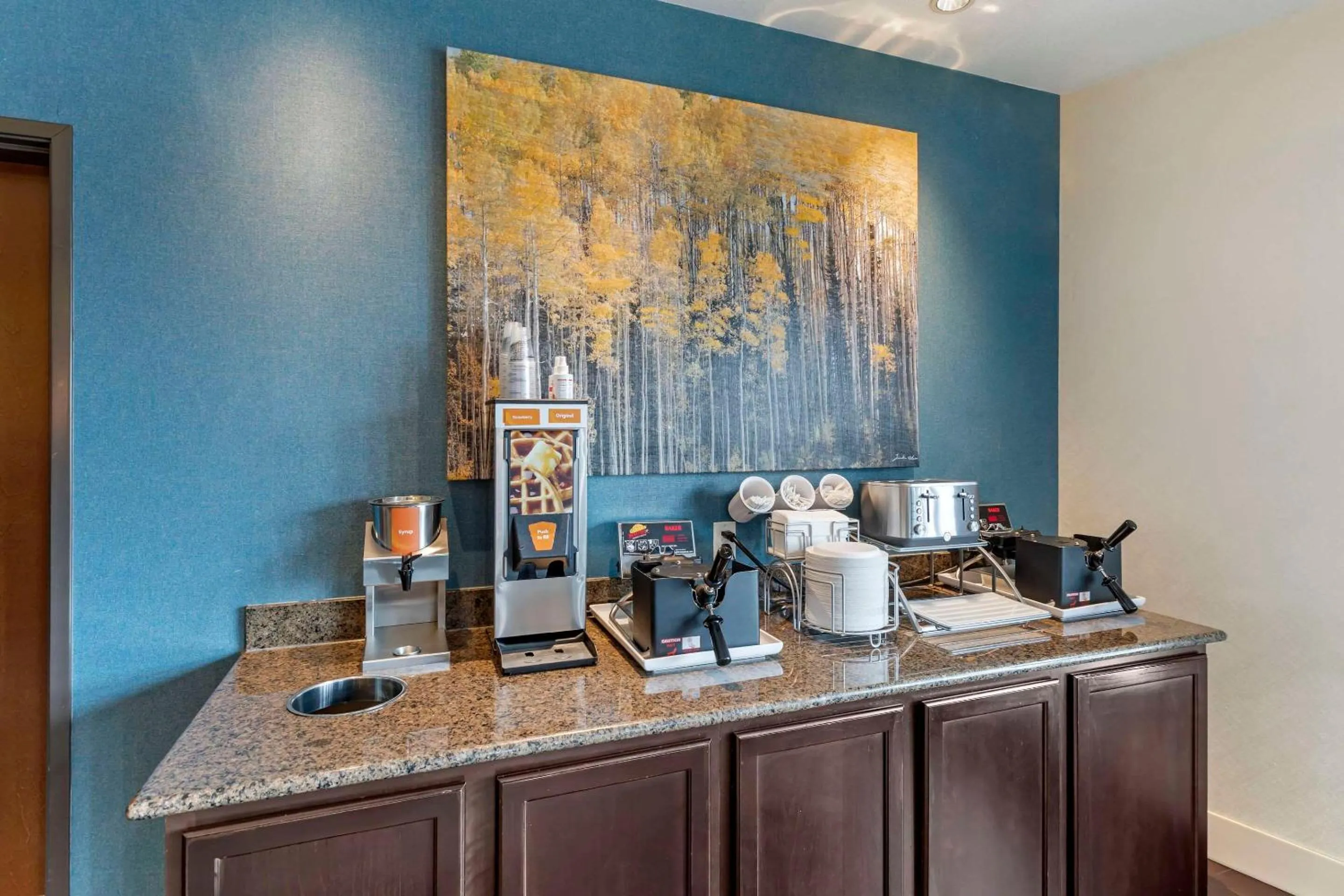 Breakfast in Comfort Inn & Suites Brighton Denver NE Medical Center