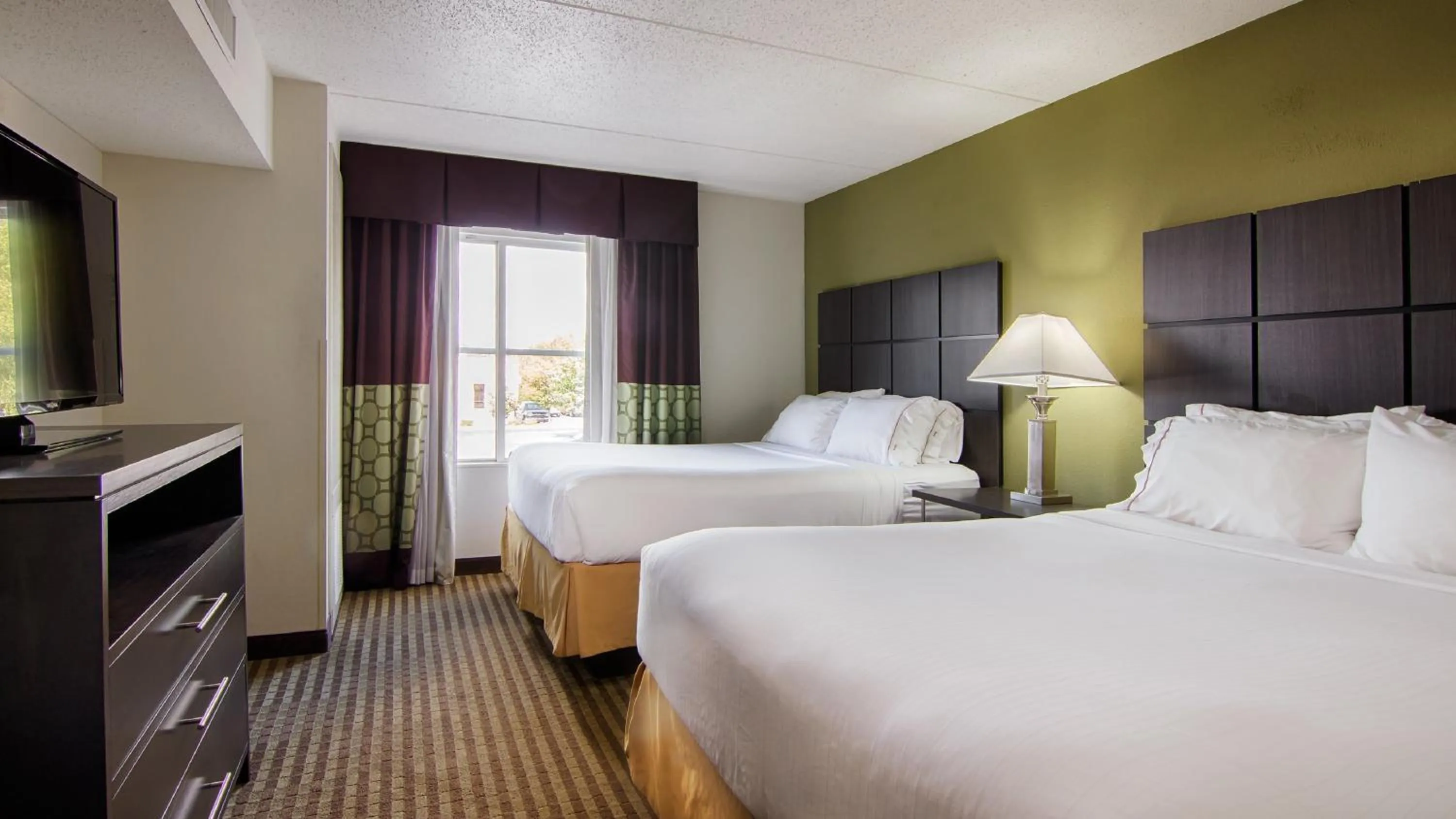Photo of the whole room, Bed in Holiday Inn Express Hotel & Suites Mooresville - Lake Norman by IHG
