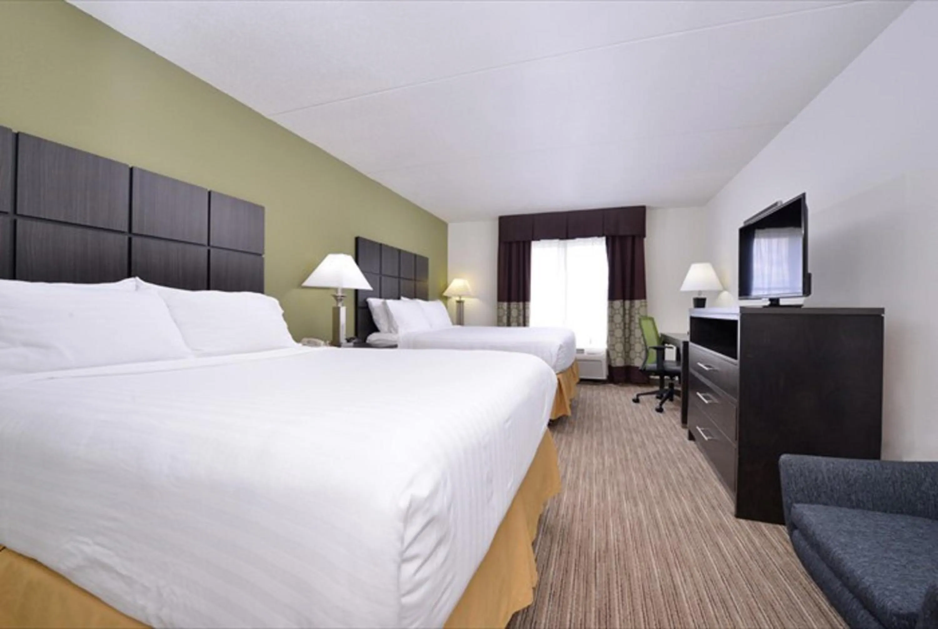Photo of the whole room, Bed in Holiday Inn Express Hotel & Suites Mooresville - Lake Norman by IHG