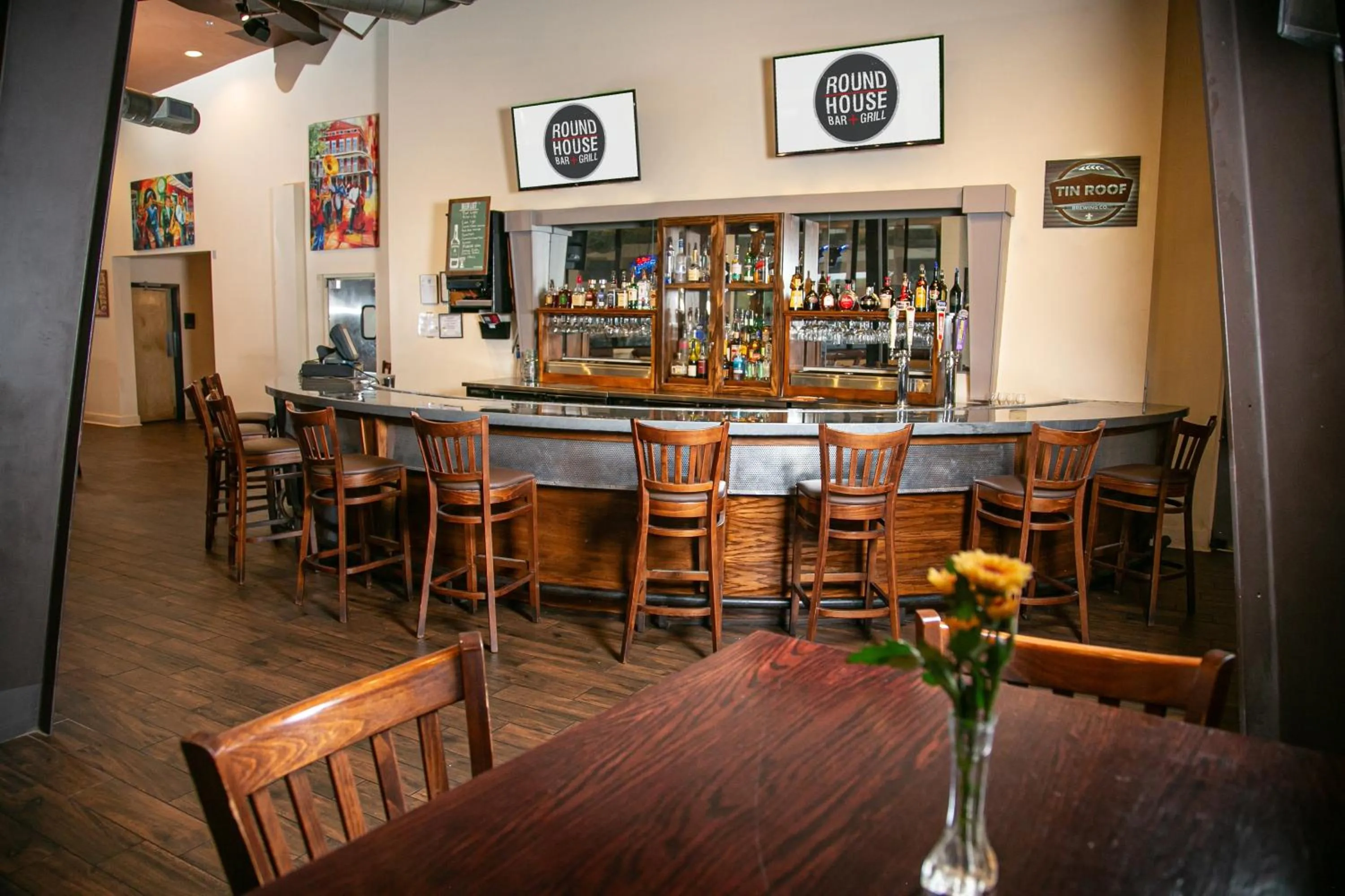 Lounge or bar in Holiday Inn New Orleans West Bank Tower by IHG