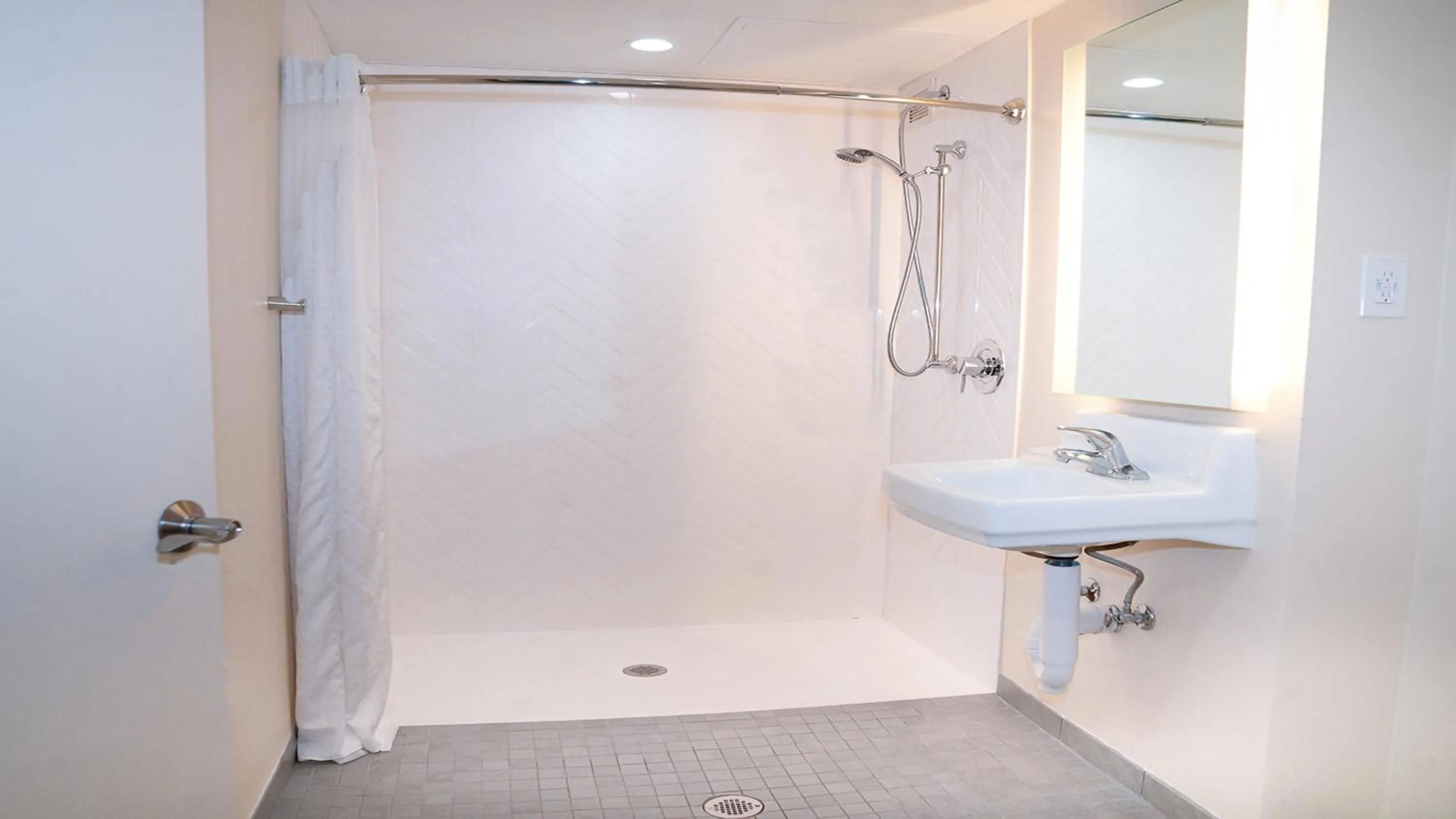 Bathroom in Holiday Inn New Orleans West Bank Tower by IHG