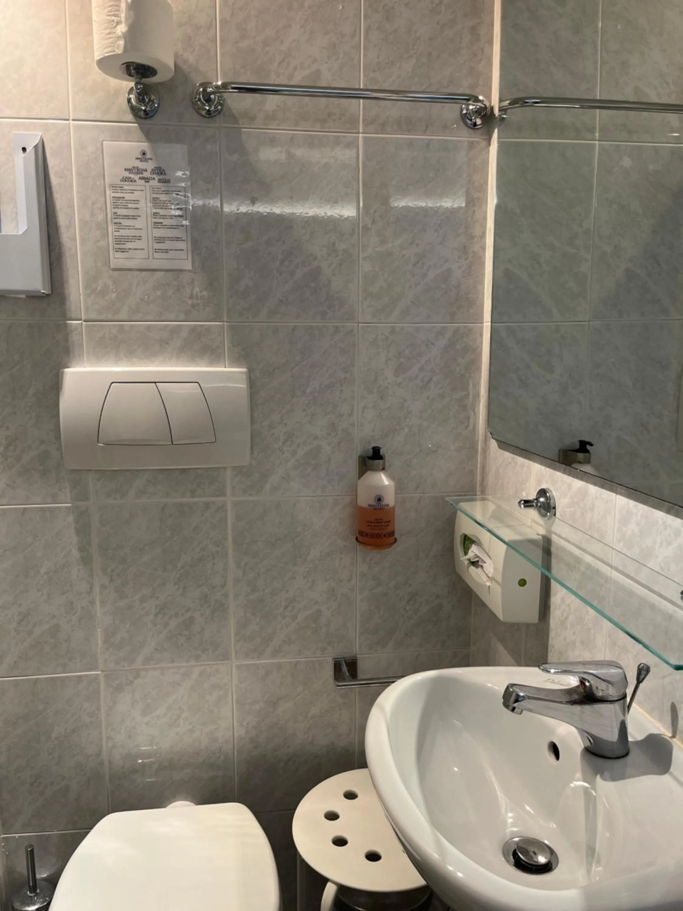 Bathroom in A Casa Dei Gonzaga, MantegnaHotels