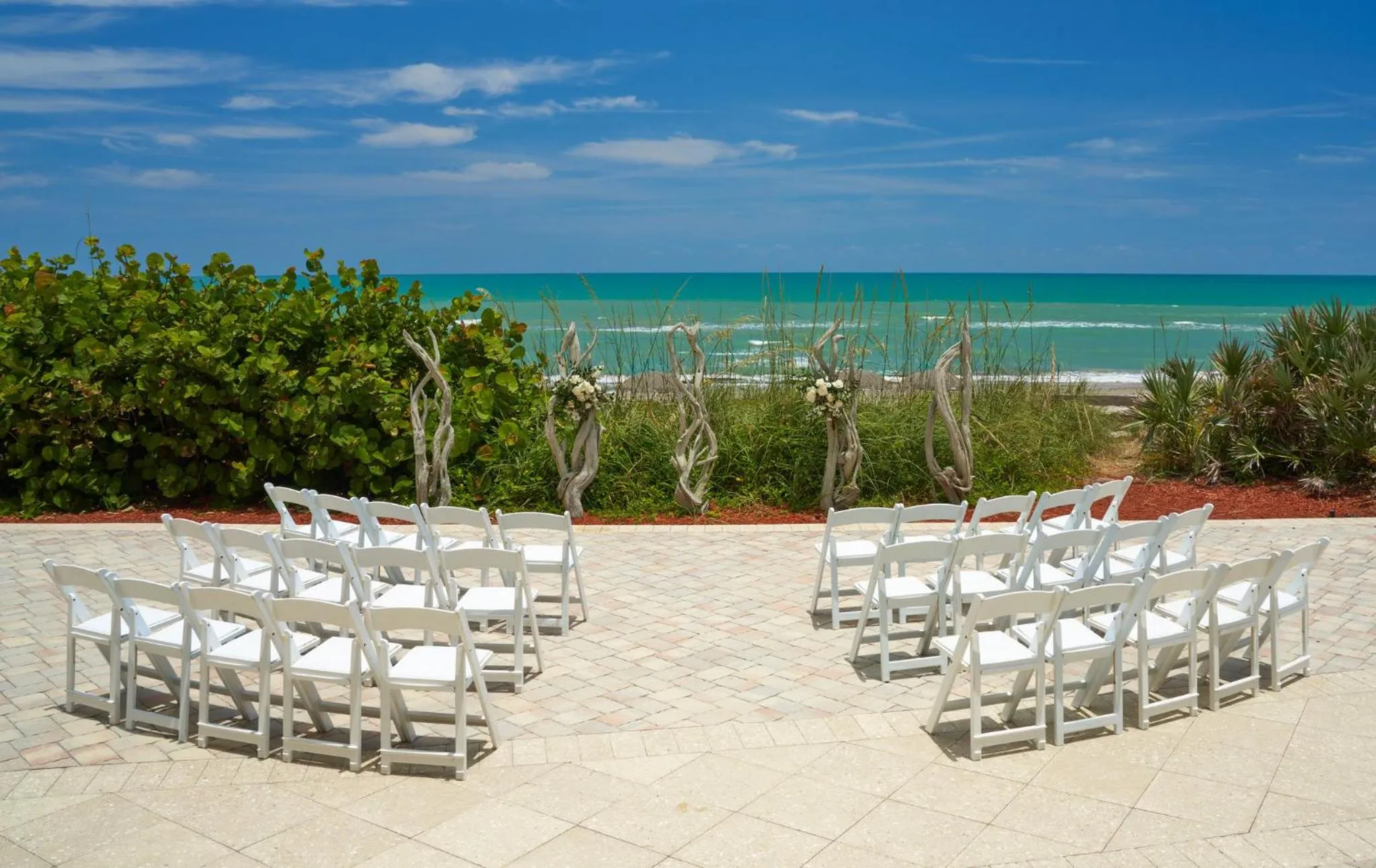 Restaurant/places to eat in Crowne Plaza Melbourne-Oceanfront by IHG