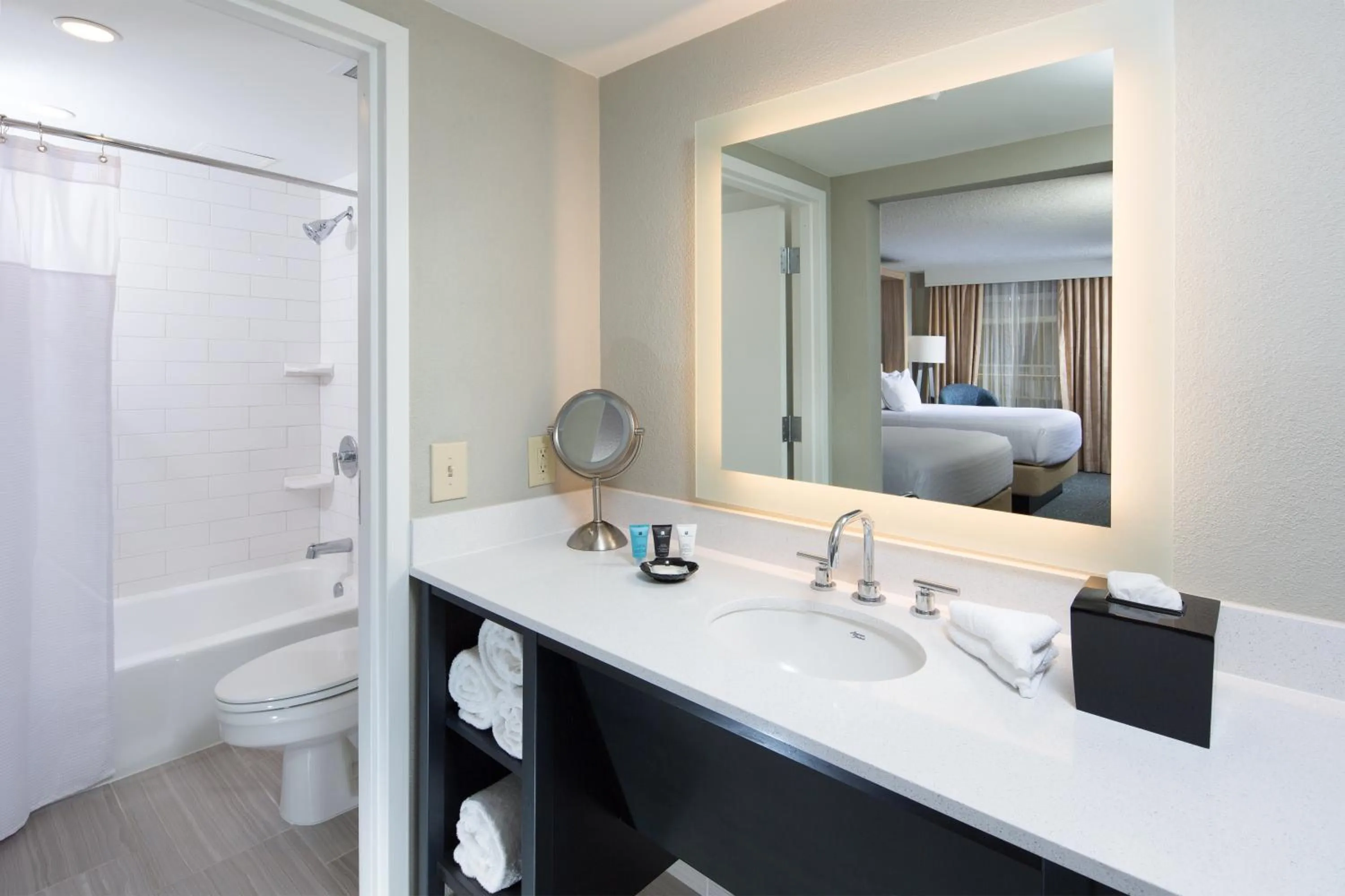 Bathroom, Bed in Crowne Plaza Melbourne-Oceanfront by IHG