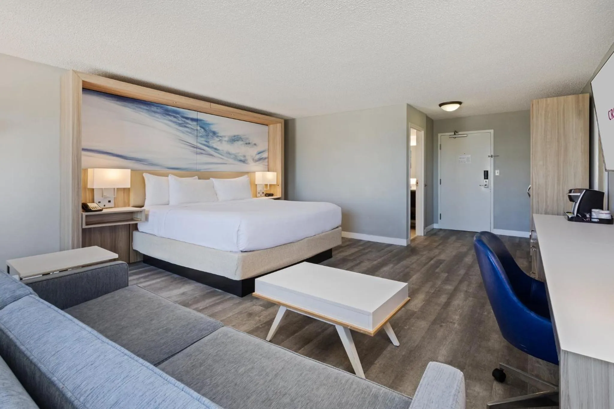 Photo of the whole room, Bed in Crowne Plaza Melbourne-Oceanfront by IHG