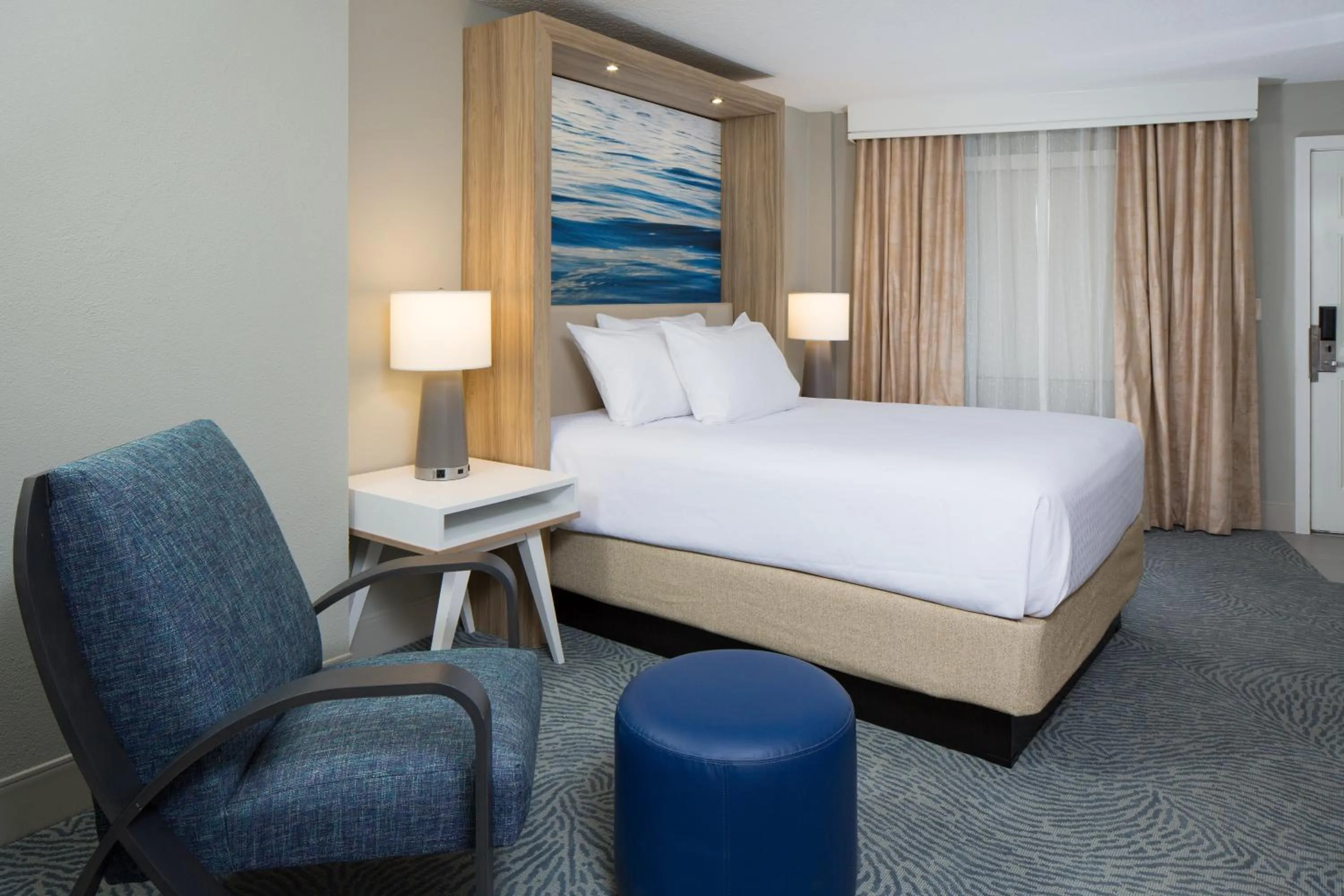 Bed in Crowne Plaza Melbourne-Oceanfront by IHG